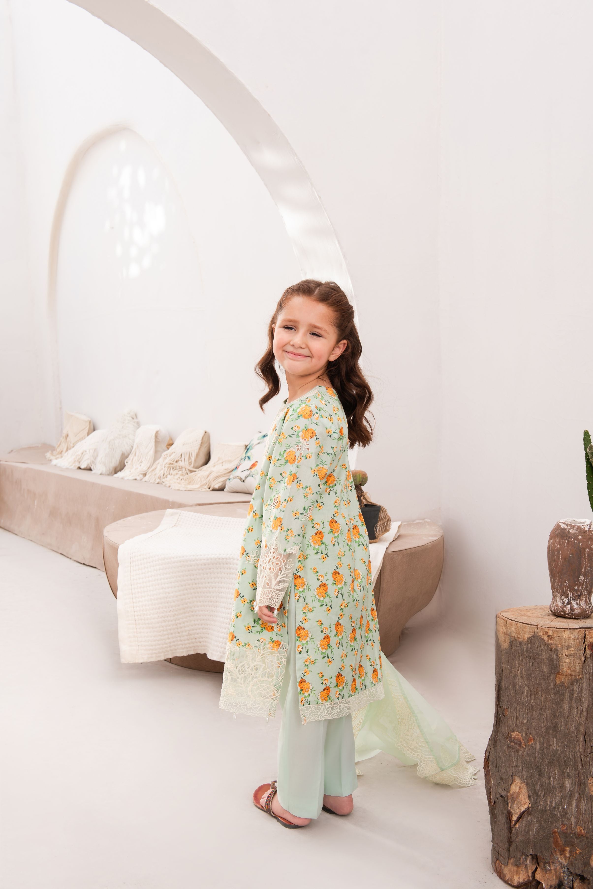 Ayeza Khan ft. Mona Eid Collection MAKG4