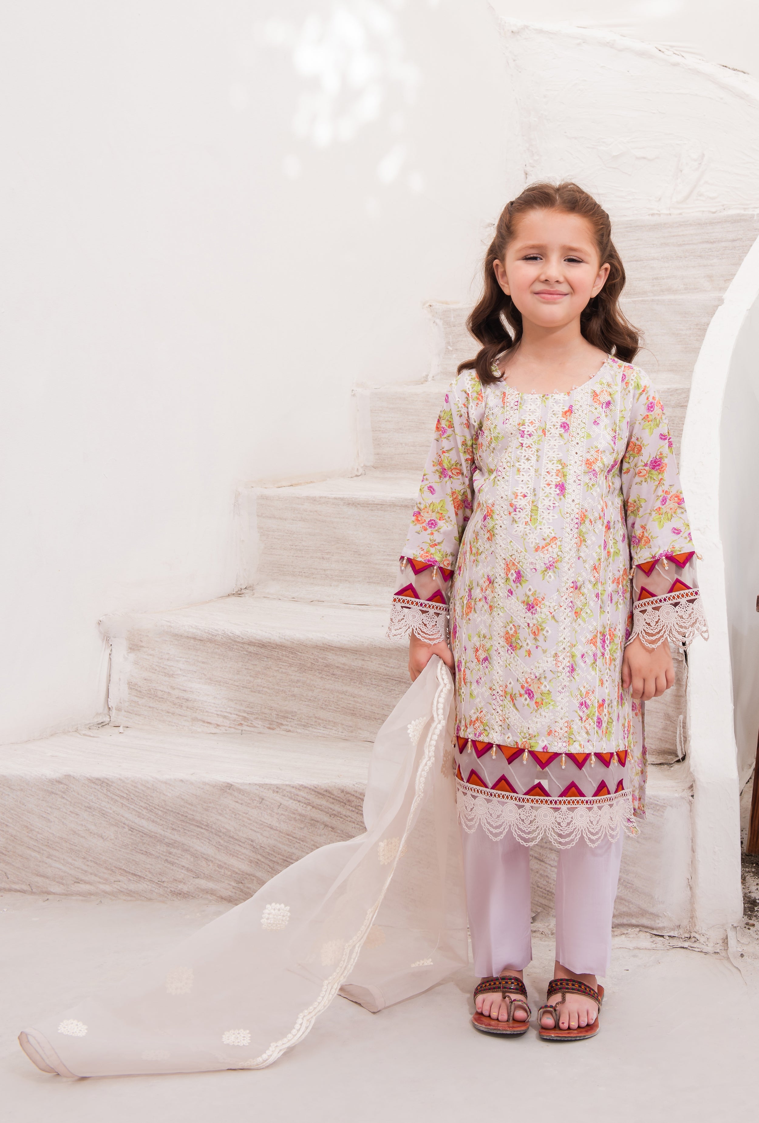 Ayeza Khan ft. Mona Eid Collection MAKG3