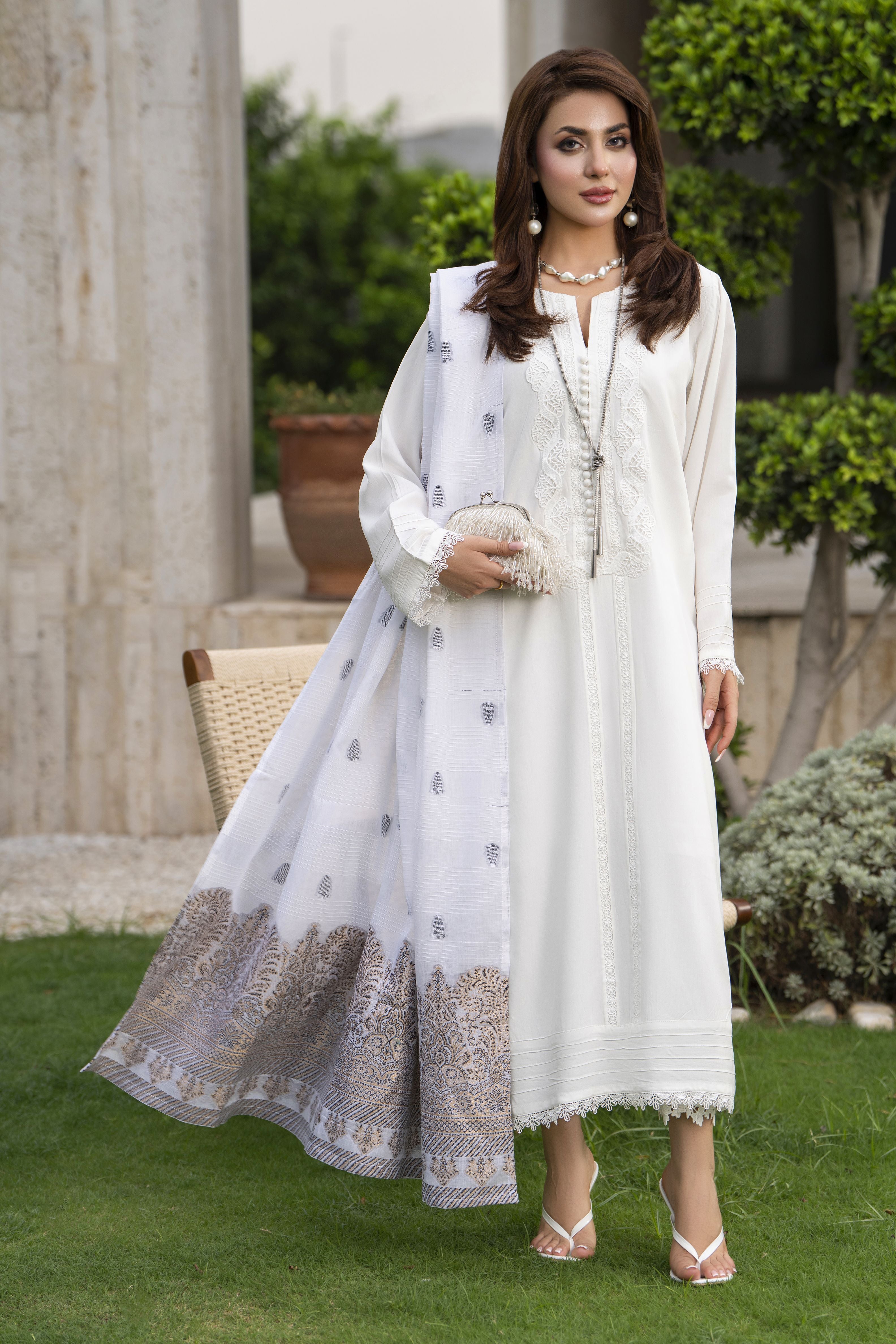 Aleezay 3pc White Linen Suit with Jacquard Dupatta – JAL7