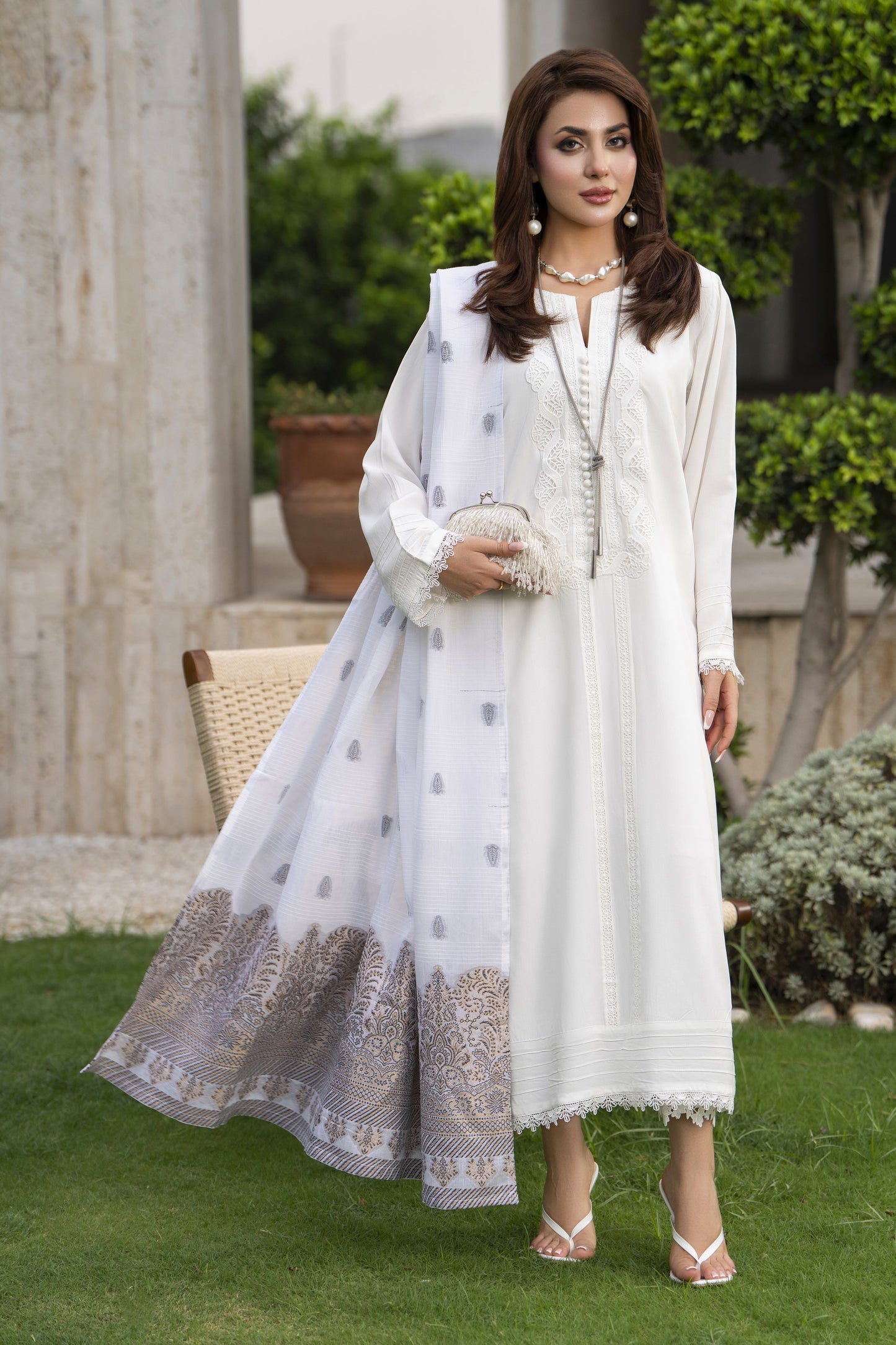 Aleezay 3pc White Linen Suit with Jacquard Dupatta – JAL7