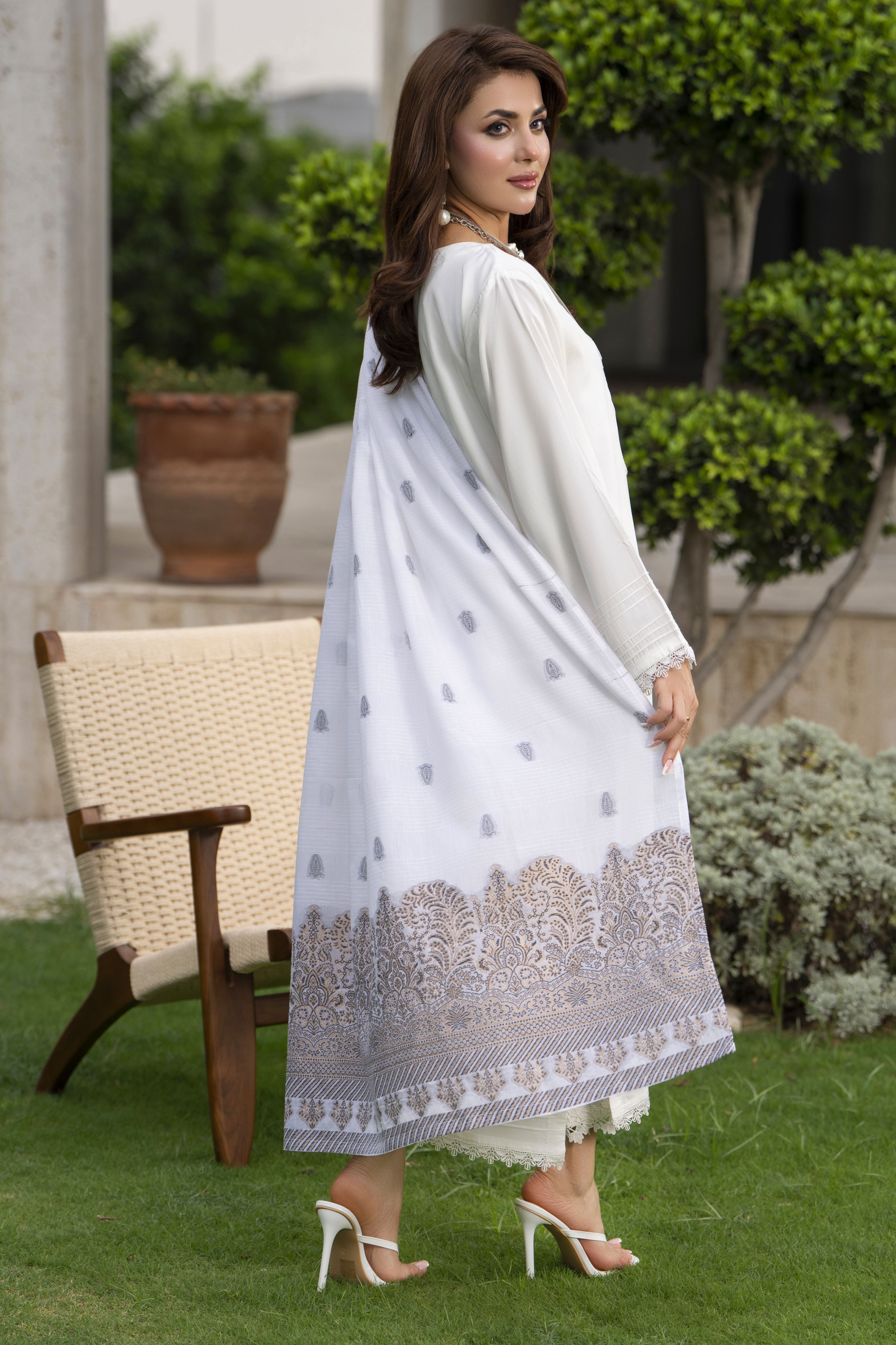 Aleezay 3pc White Linen Suit with Jacquard Dupatta – JAL7
