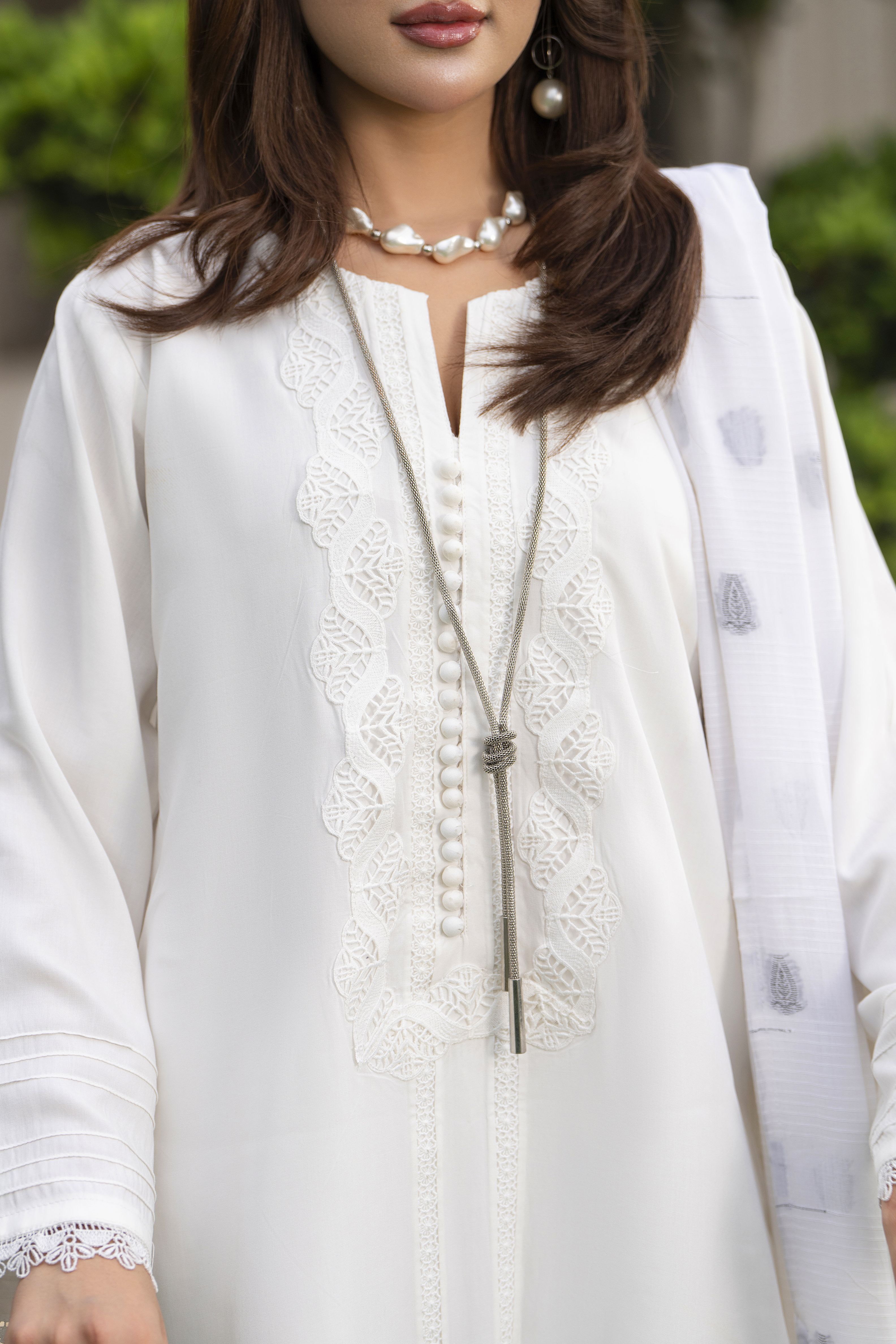 Aleezay 3pc White Linen Suit with Jacquard Dupatta – JAL7