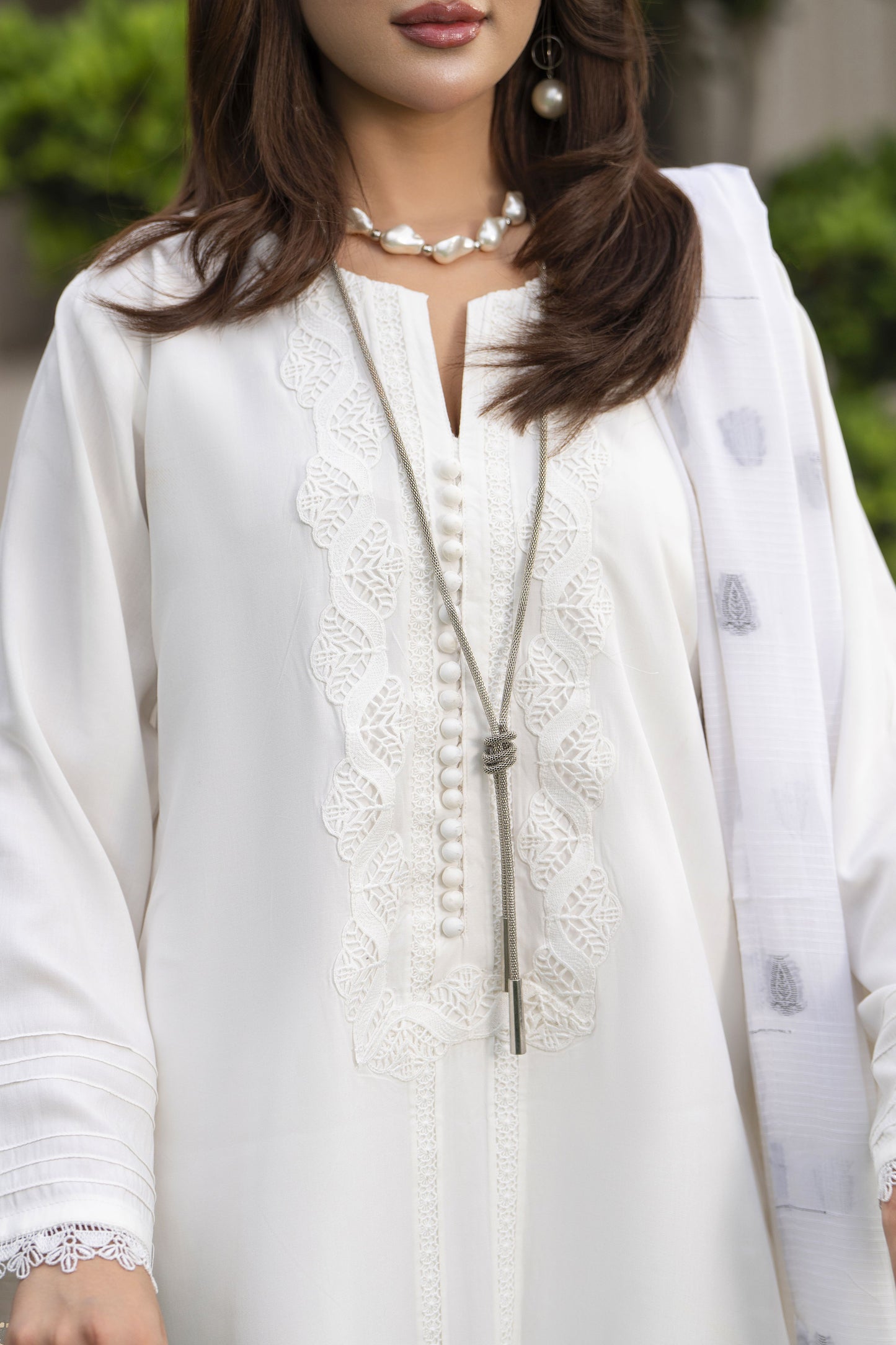 Aleezay 3pc White Linen Suit with Jacquard Dupatta – JAL7