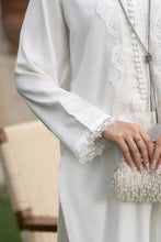 Aleezay 3pc White Linen Suit with Jacquard Dupatta – JAL7