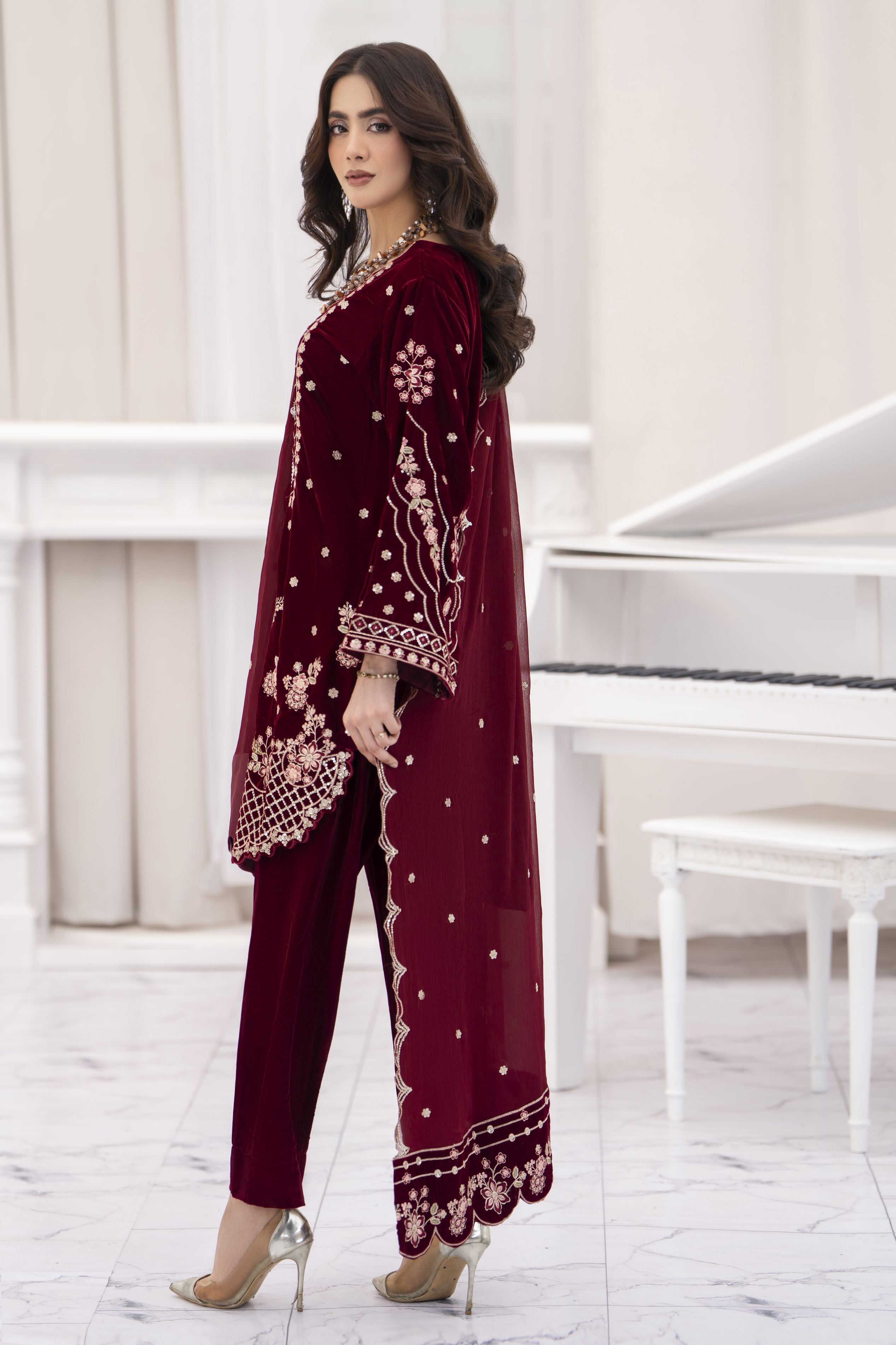 Makhmal by Gul Warun Maroon 3pc Velvet Embroidered Suit MBG10