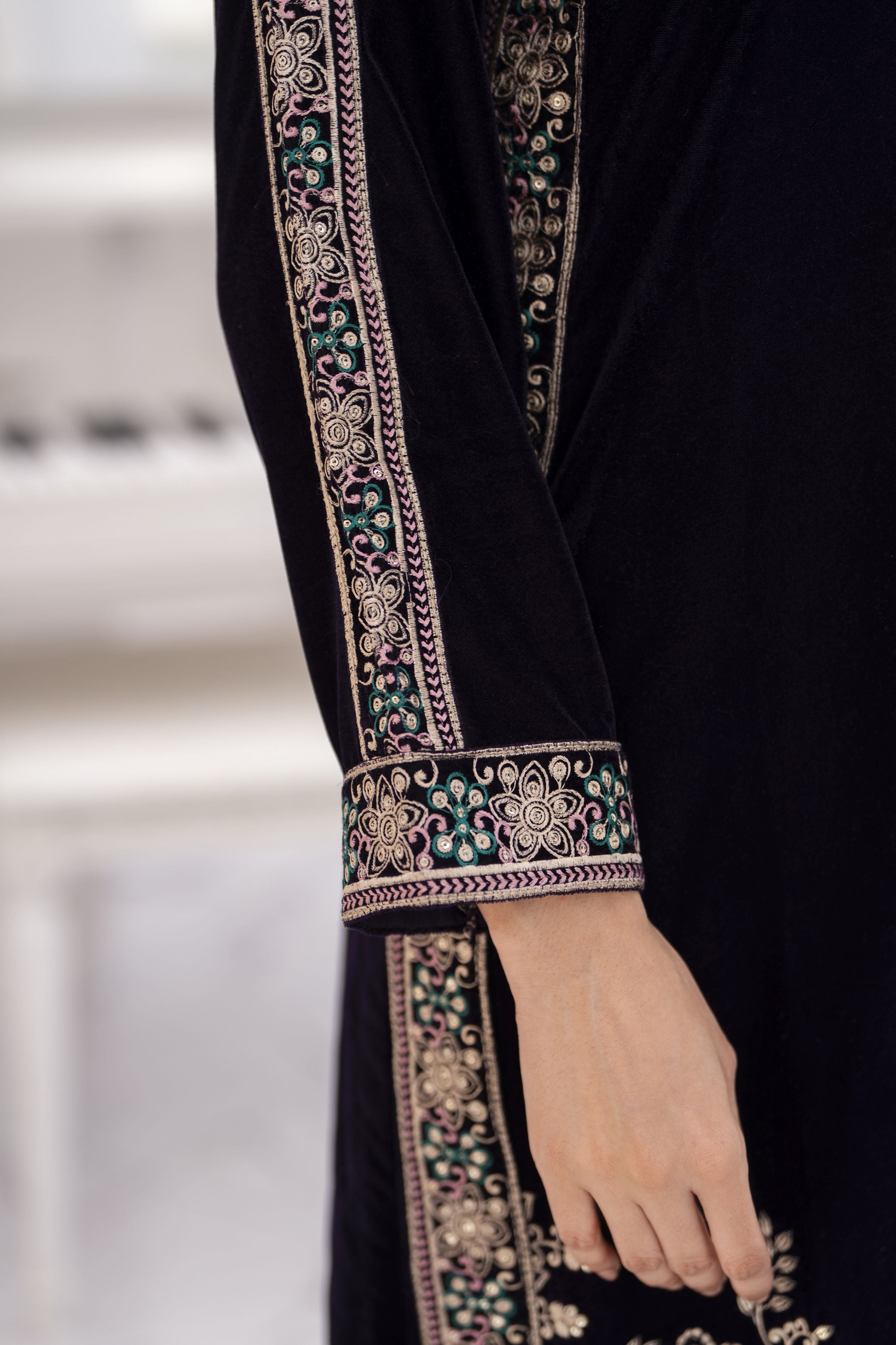 Makhmal by Gul Warun Deep Purple 3pc Velvet Embroidered Suit MBG9