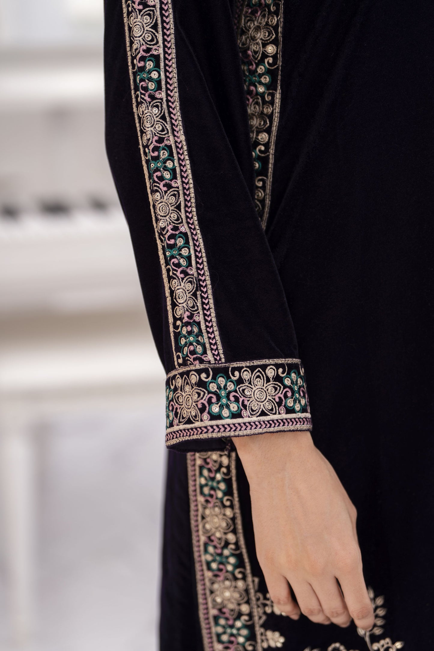 Makhmal by Gul Warun Deep Purple 3pc Velvet Embroidered Suit MBG9