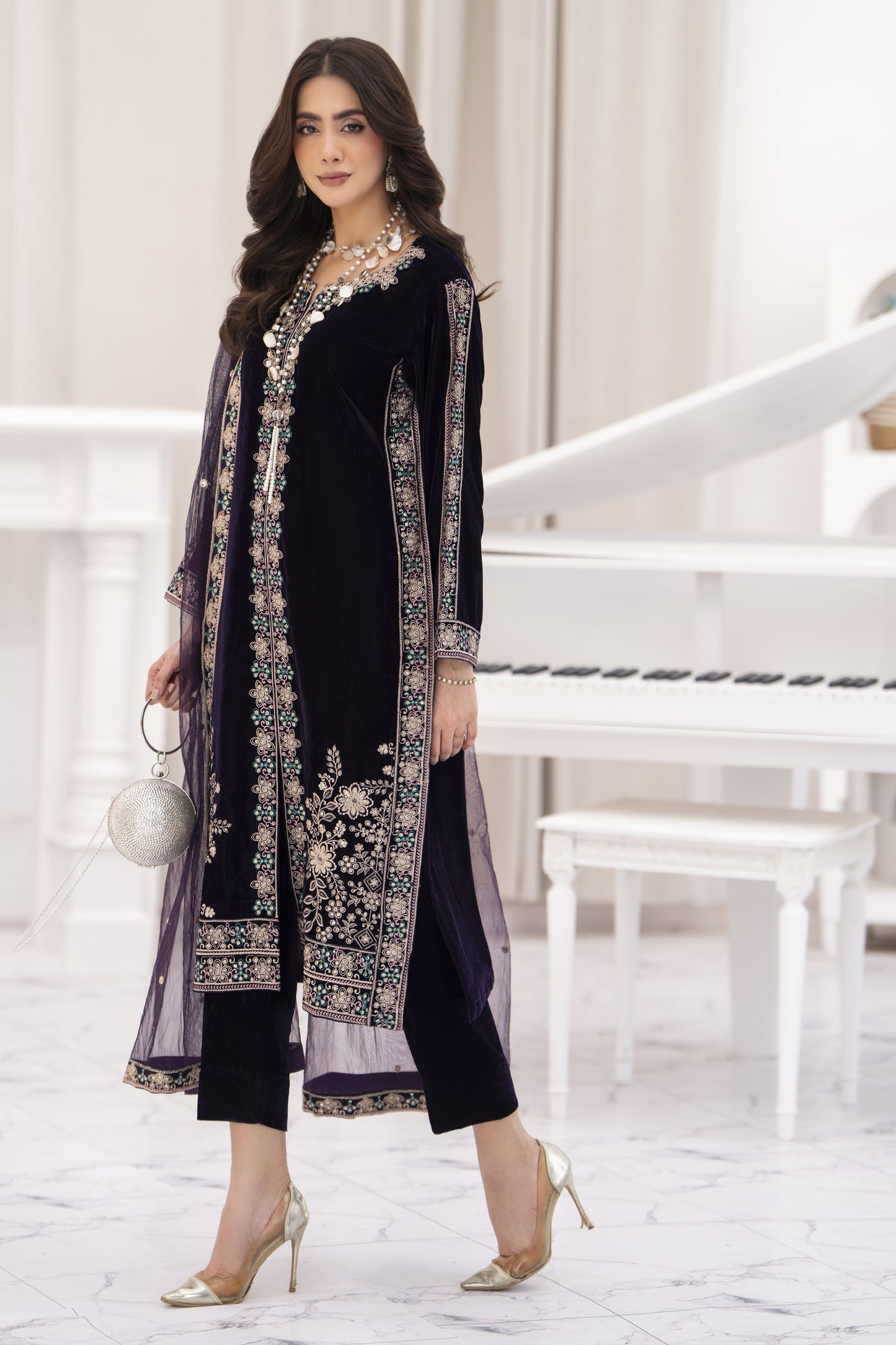 Makhmal by Gul Warun Deep Purple 3pc Velvet Embroidered Suit MBG9