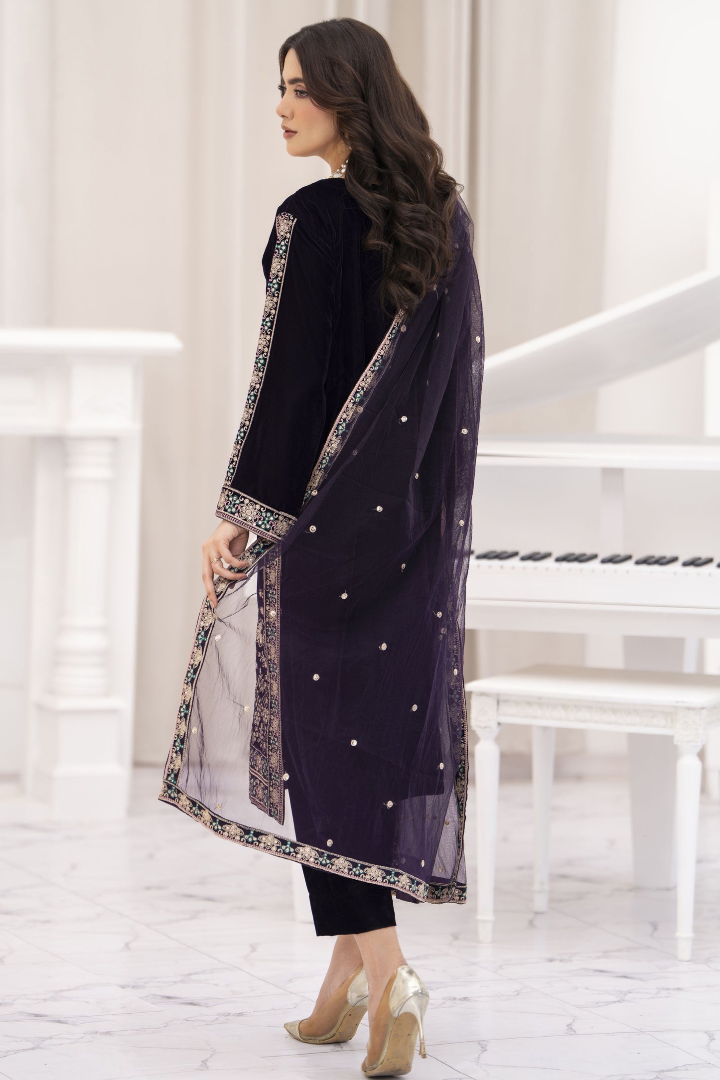 Makhmal by Gul Warun Deep Purple 3pc Velvet Embroidered Suit MBG9