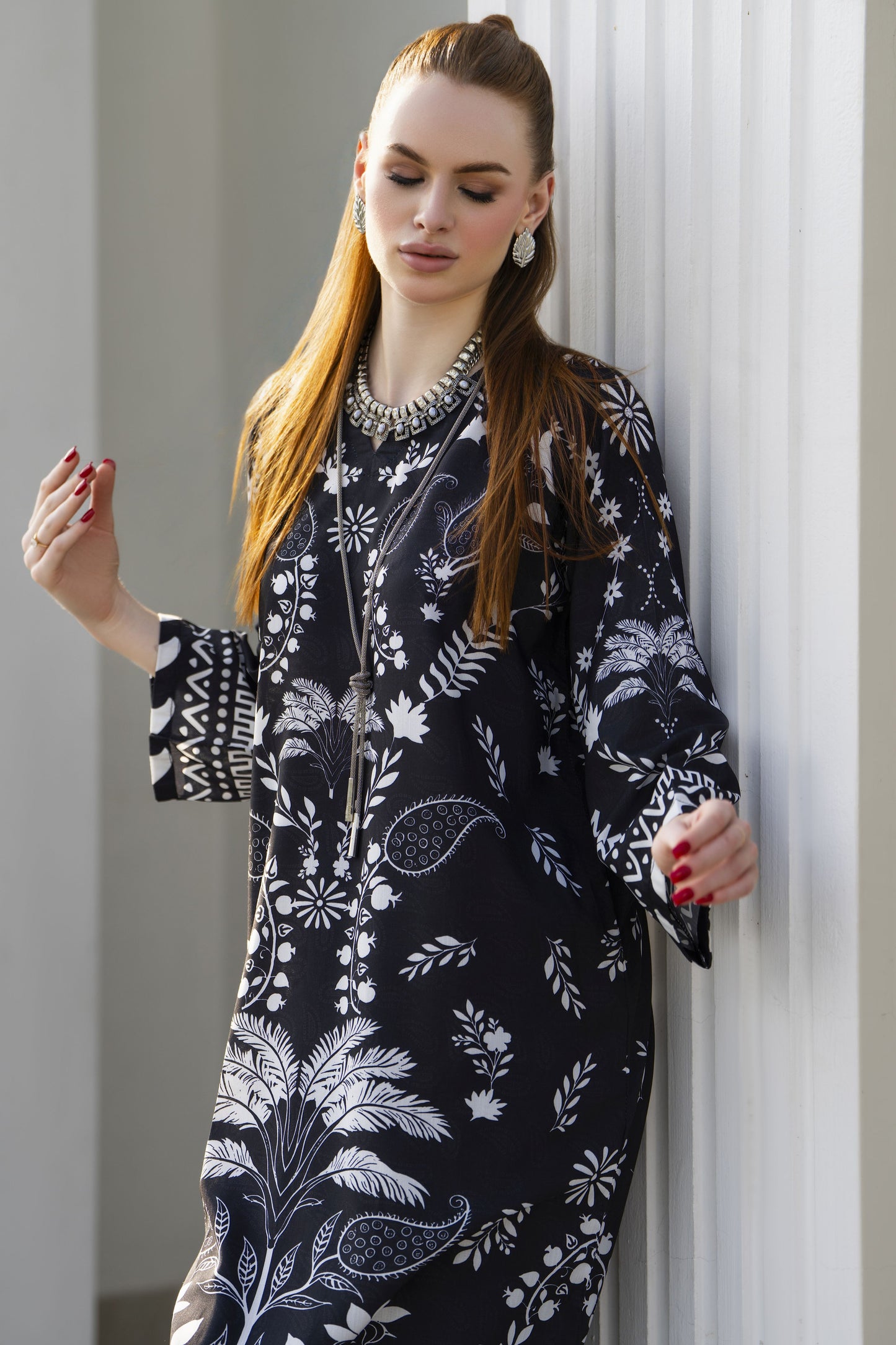 Sakeena Sheen Black & White Botanical Printed Poly Raw Silk 2pc Kaftan – SHH9