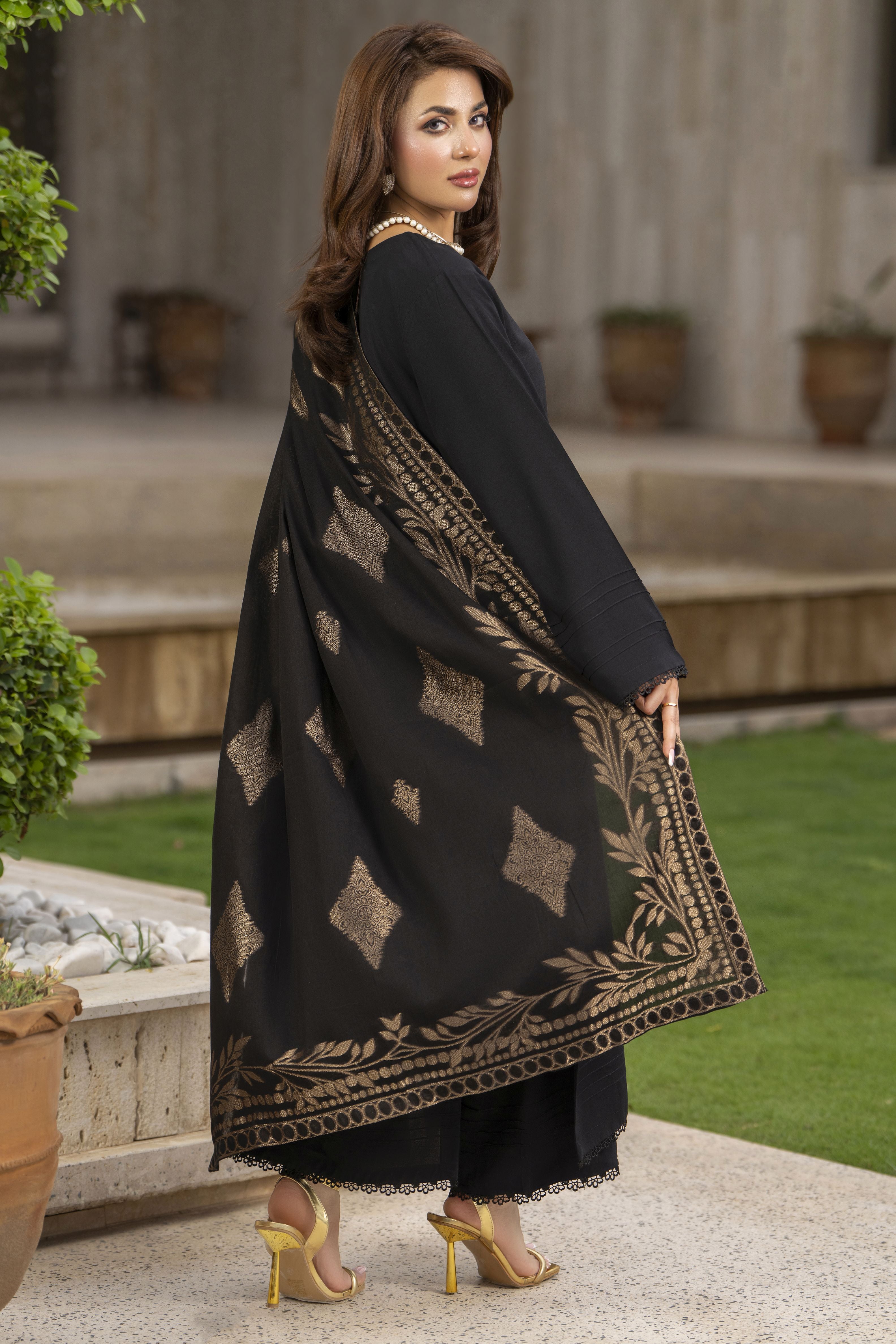 Aleezay 3pc Black Linen Suit with Gold Jacquard Dupatta – JAL9