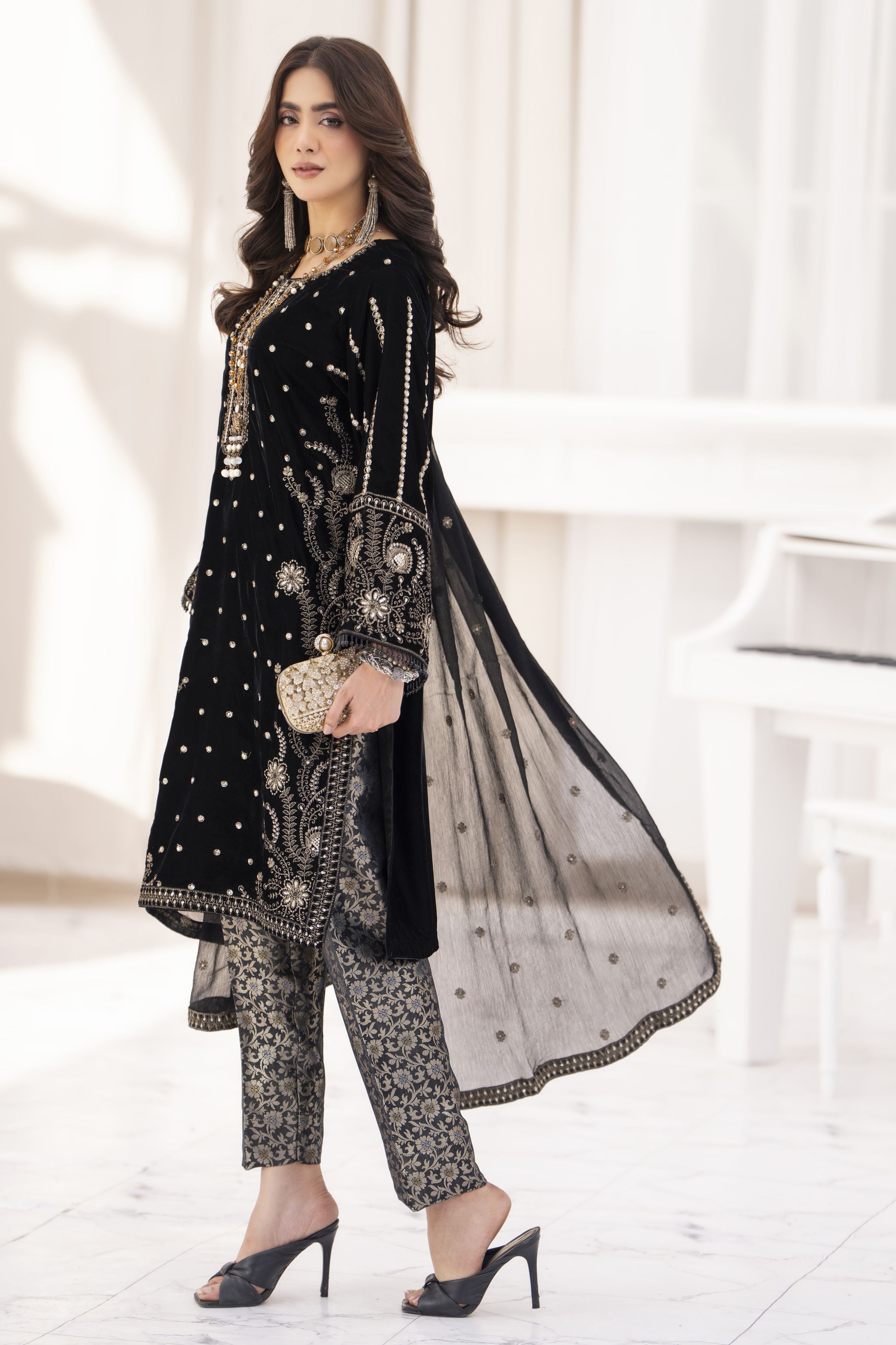 Makhmal by Gul Warun Black 3pc Velvet Embroidered Suit MBG6