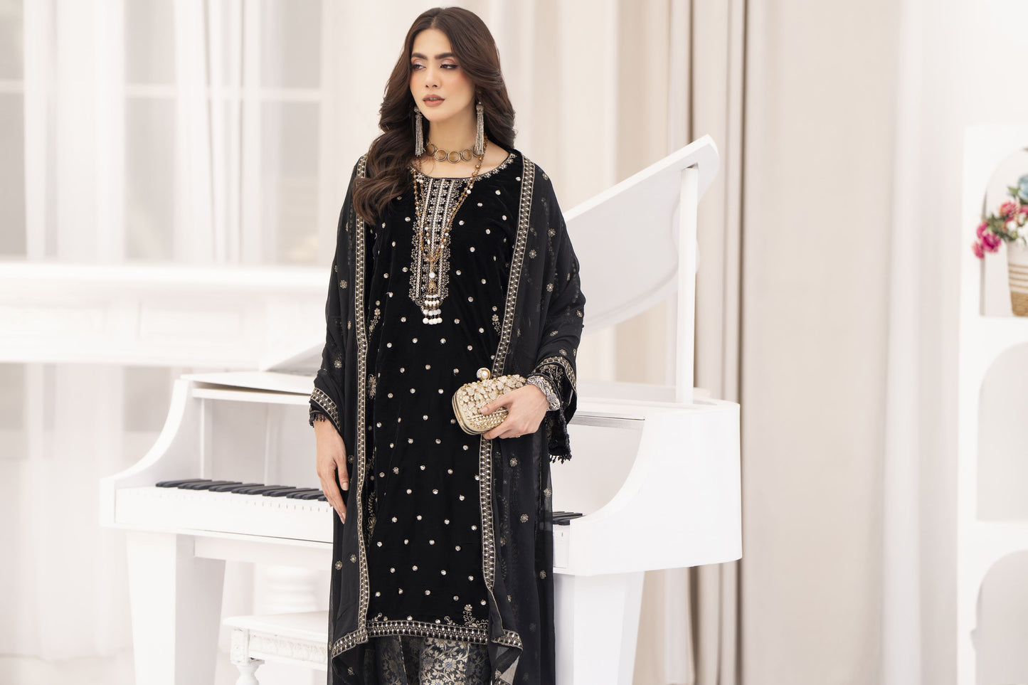 Makhmal by Gul Warun Black 3pc Velvet Embroidered Suit MBG6