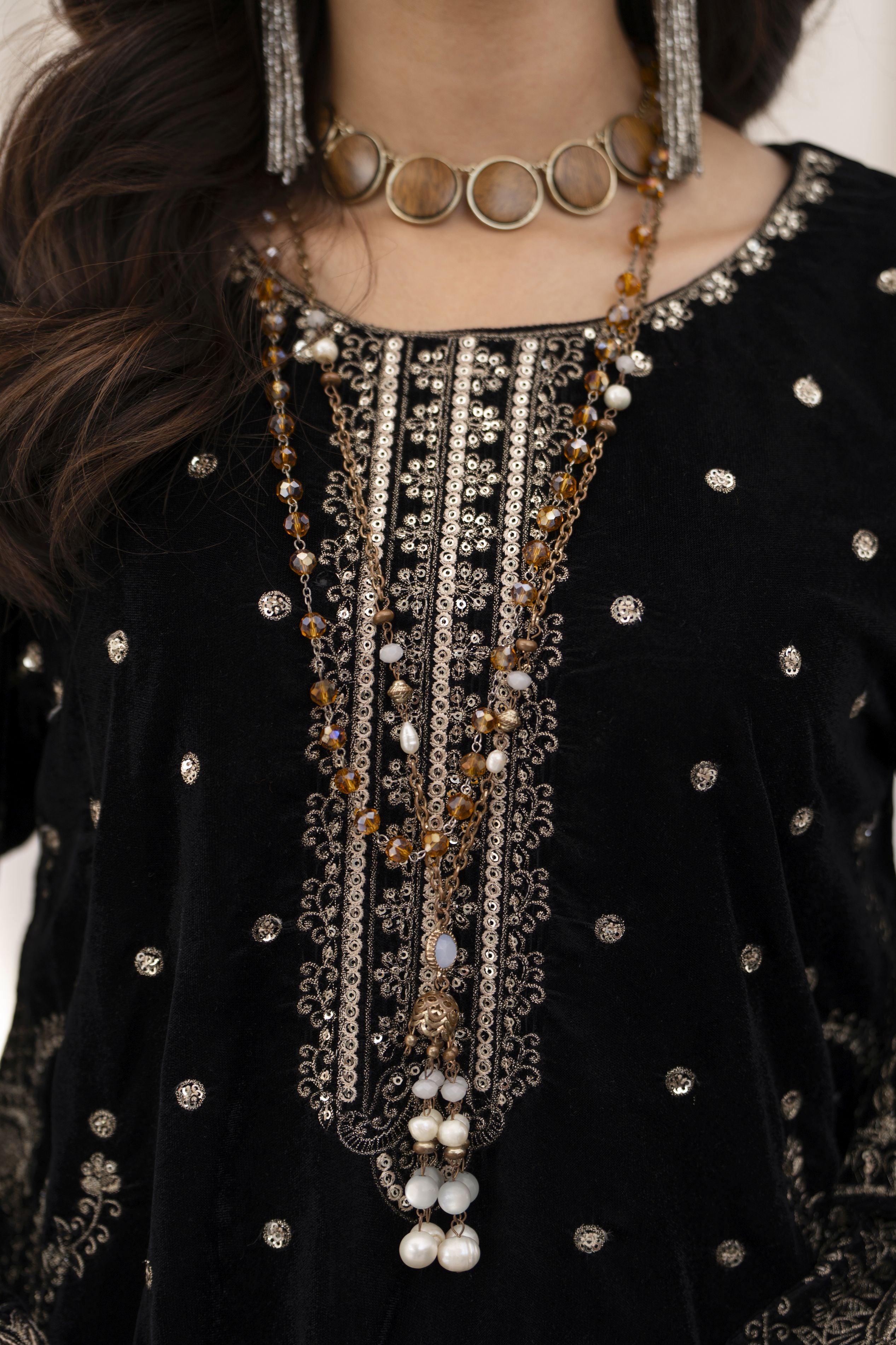 Makhmal by Gul Warun Black 3pc Velvet Embroidered Suit MBG6