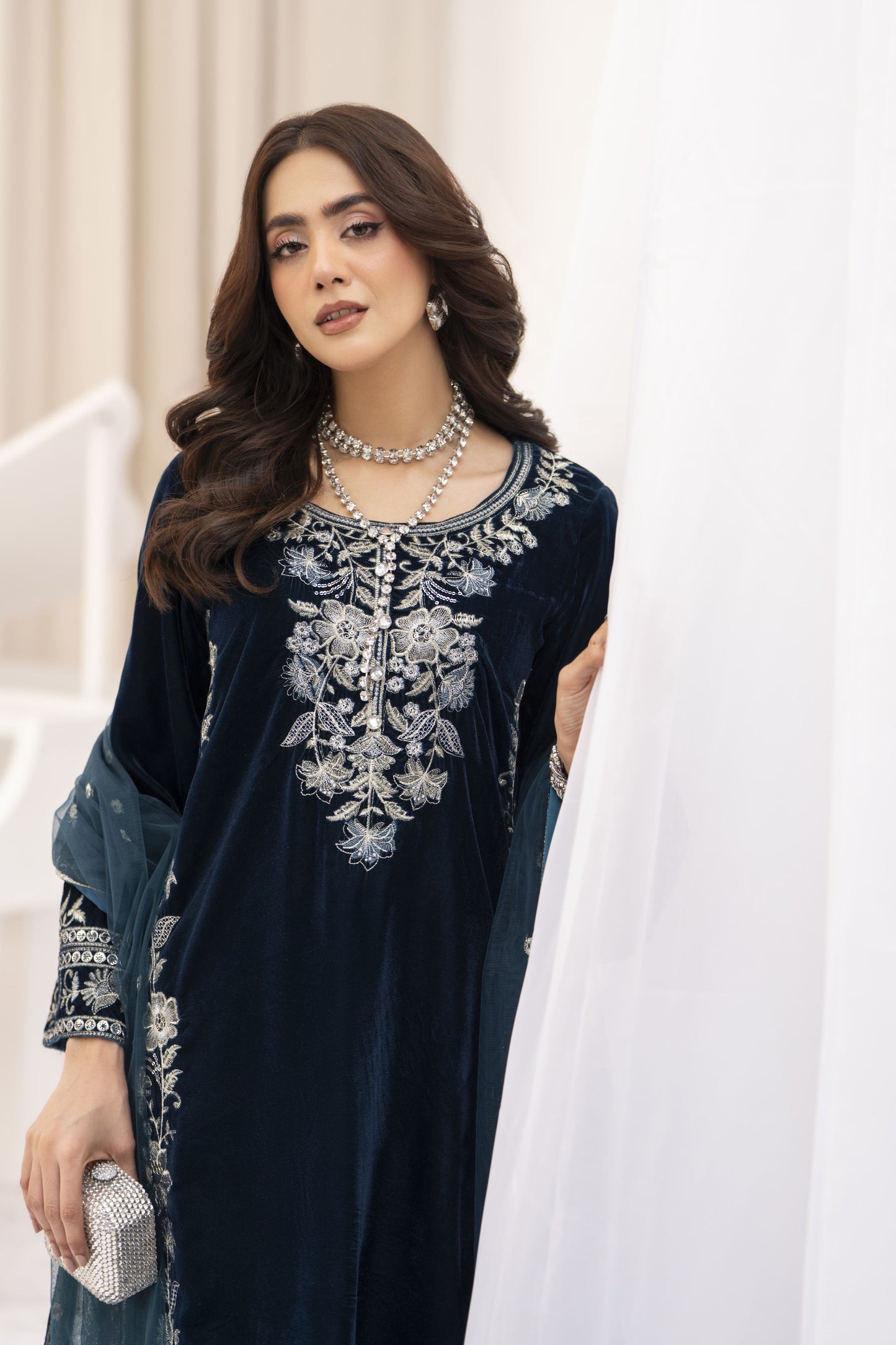 Makhmal by Gul Warun Navy Blue 3pc Velvet Embroidered Suit MBG3