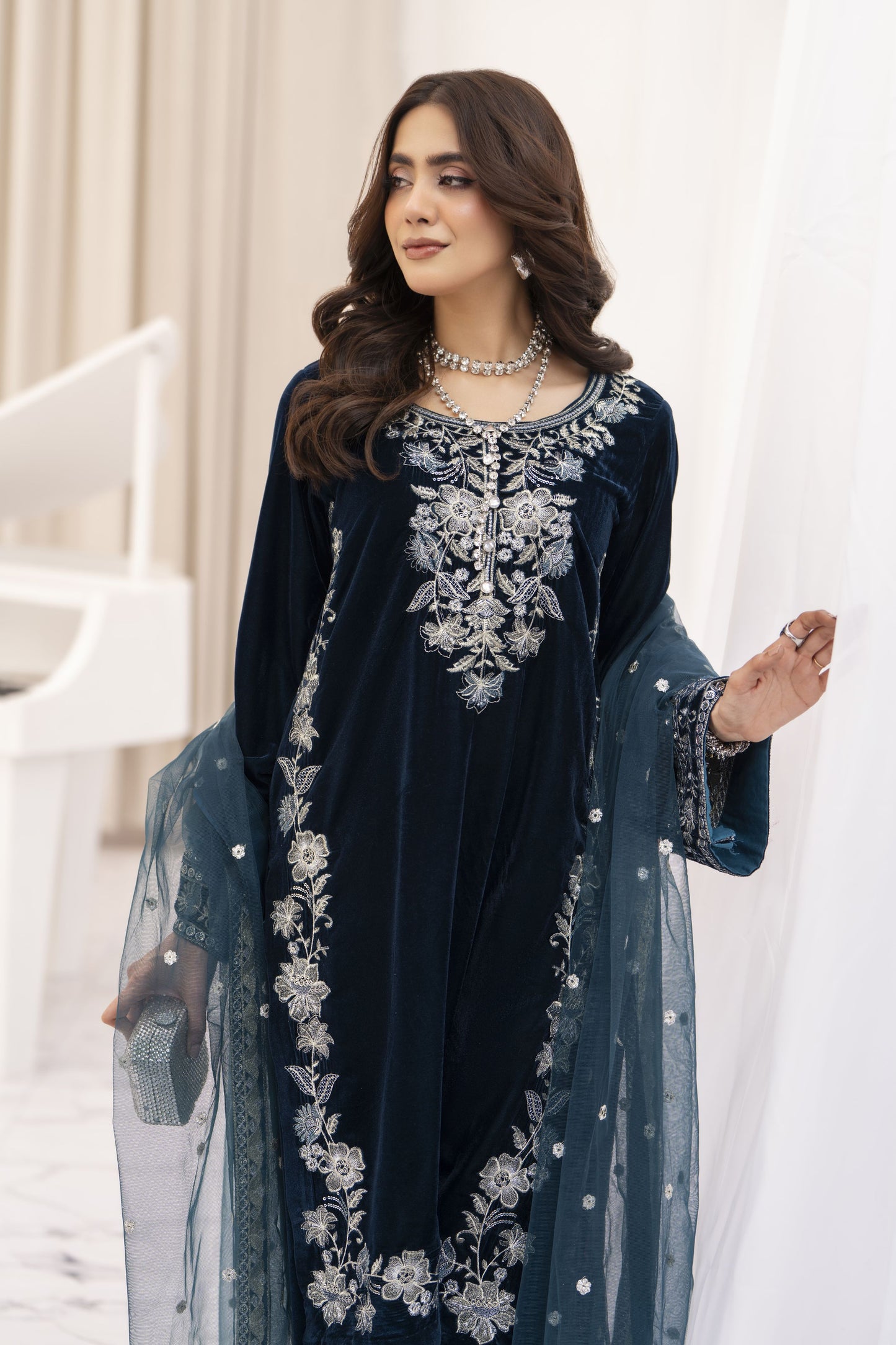 Makhmal by Gul Warun Navy Blue 3pc Velvet Embroidered Suit MBG3