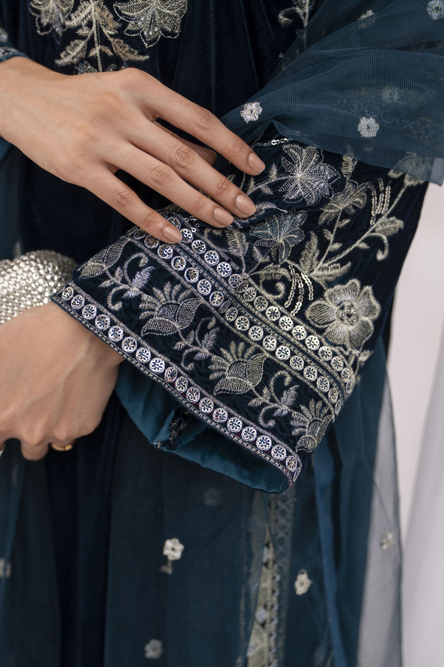 Makhmal by Gul Warun Navy Blue 3pc Velvet Embroidered Suit MBG3