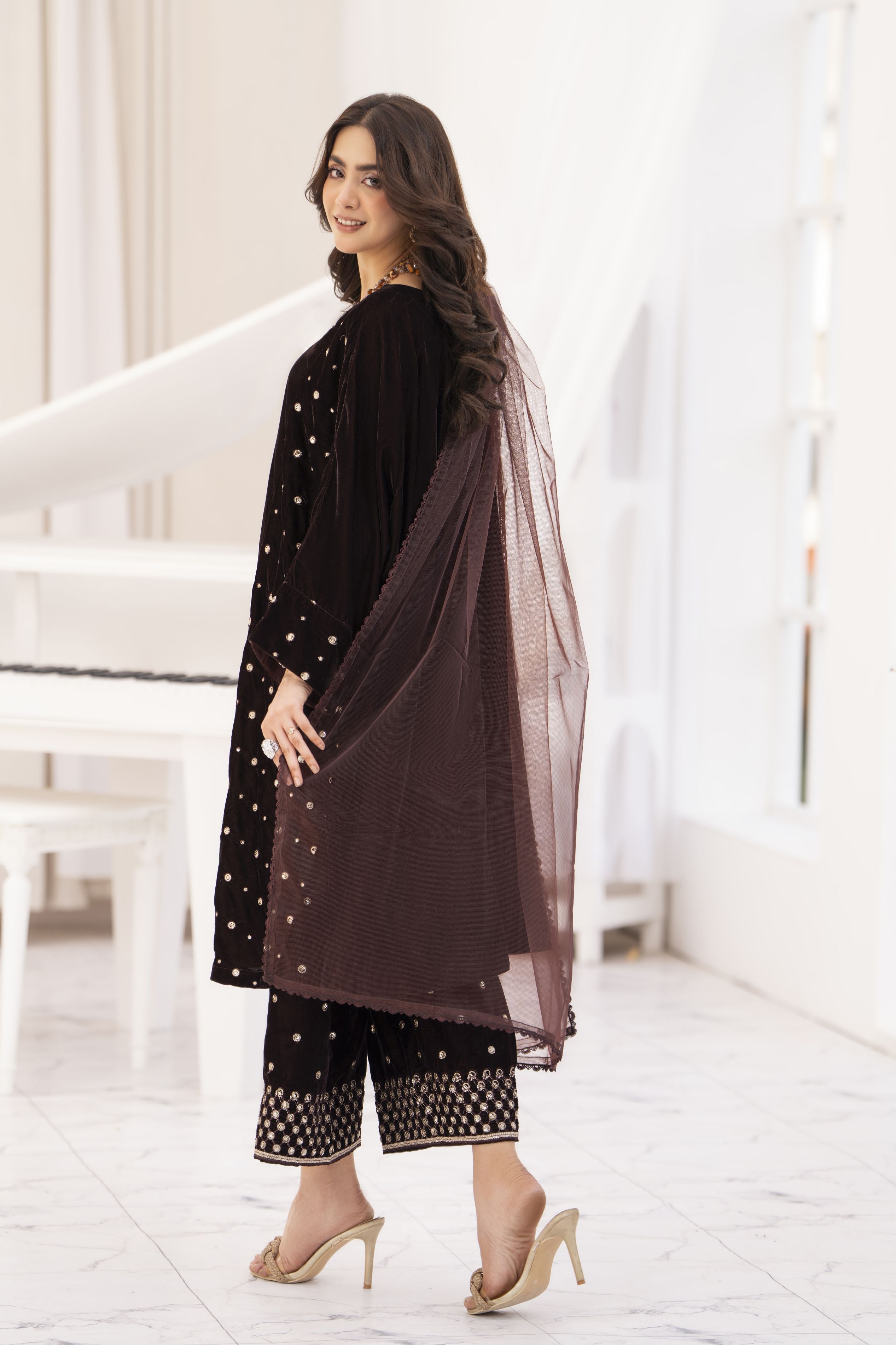 Makhmal by Gul Warun Chocolate Brown 3pc Velvet Embroidered Baggy Cape Suit MBG8