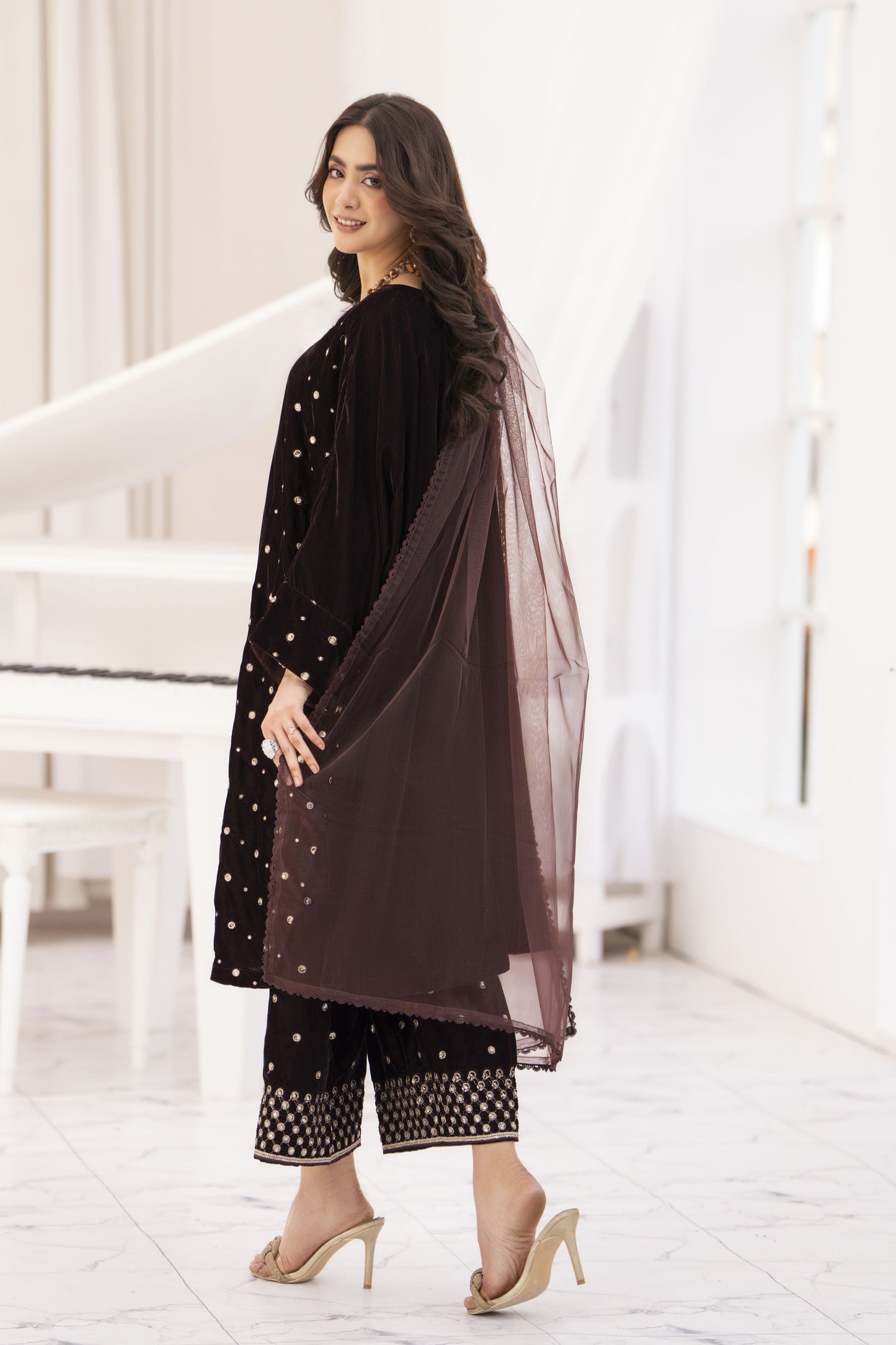 Makhmal by Gul Warun Chocolate Brown 3pc Velvet Embroidered Baggy Cape Suit MBG8