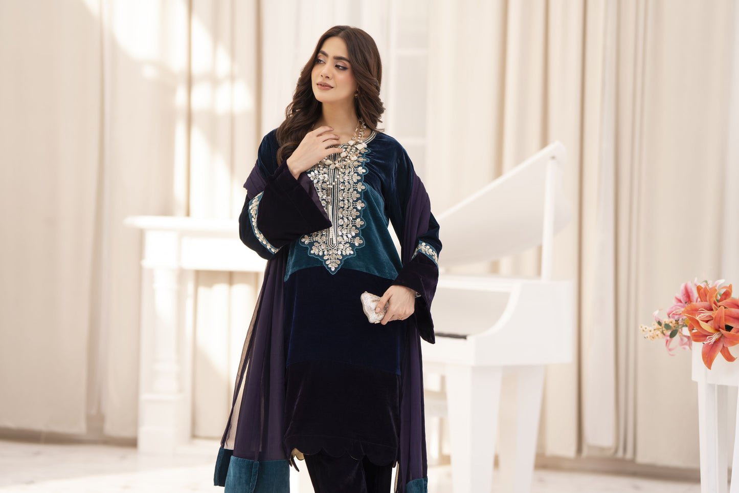 Makhmal by Gul Warun Teal and Navy 3pc Velvet Embroidered Suit MBG7