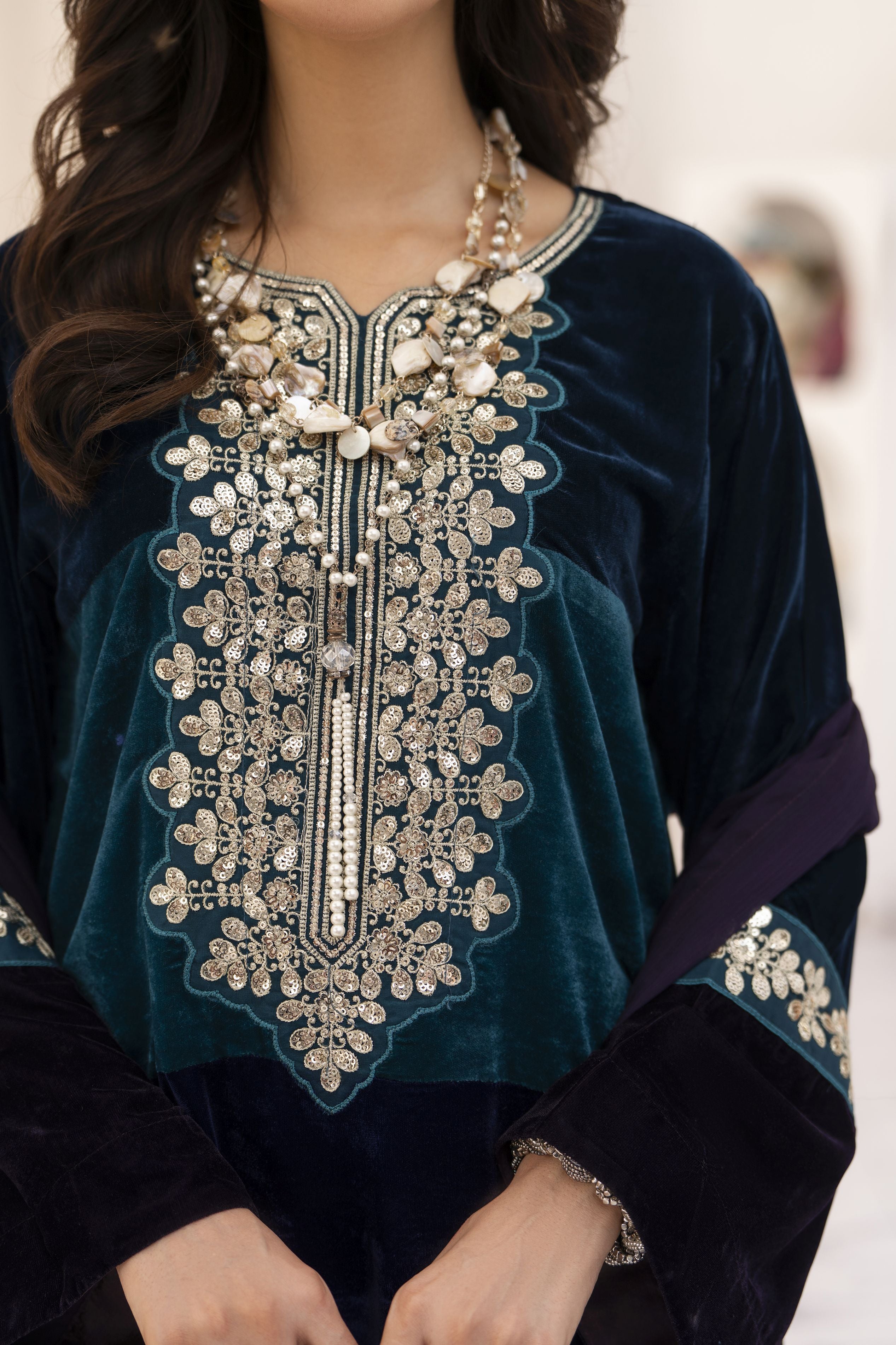Makhmal by Gul Warun Teal and Navy 3pc Velvet Embroidered Suit MBG7