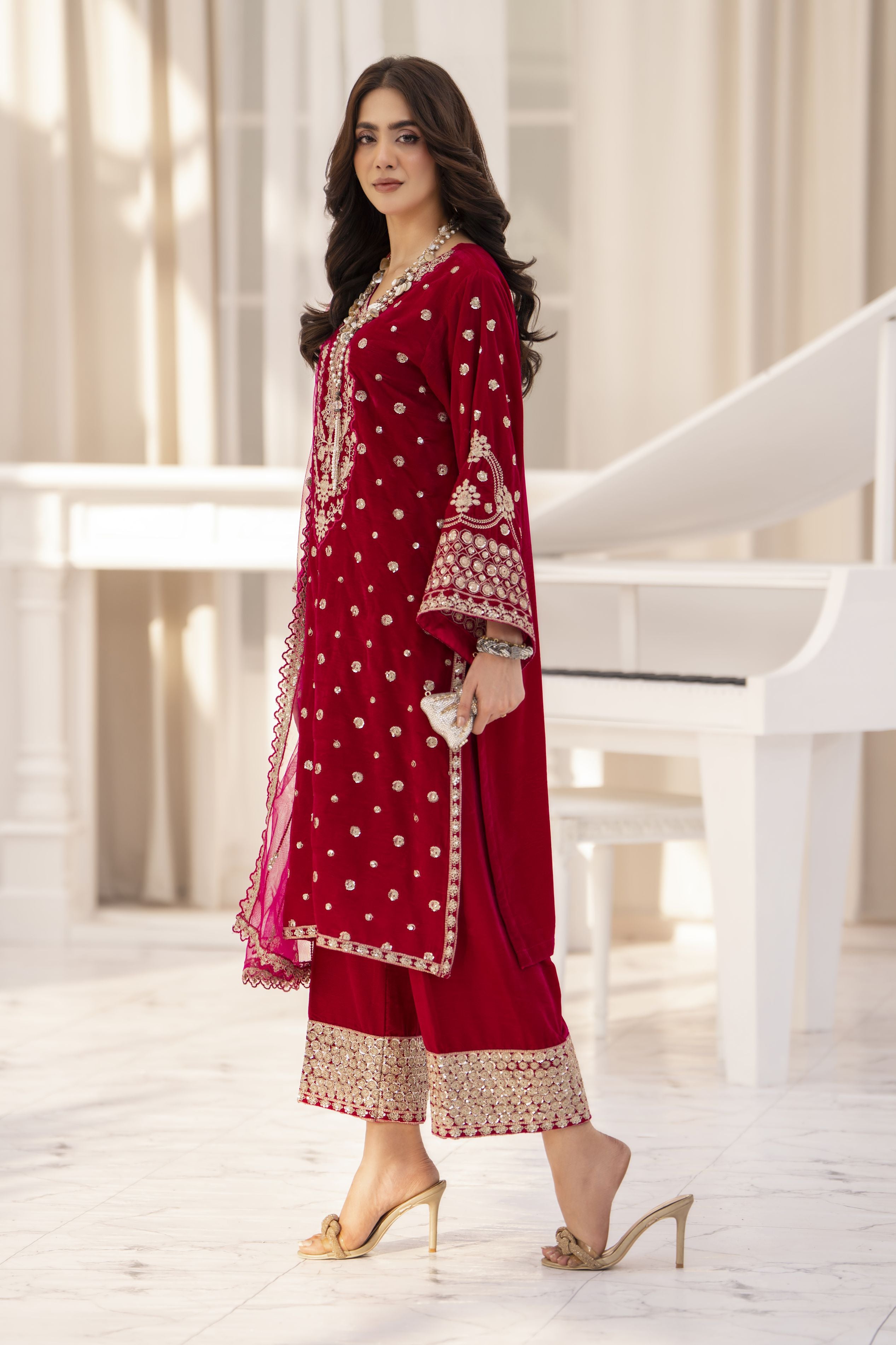 Makhmal by Gul Warun Shocking Pink 3pc Velvet Embroidered Suit MBG2