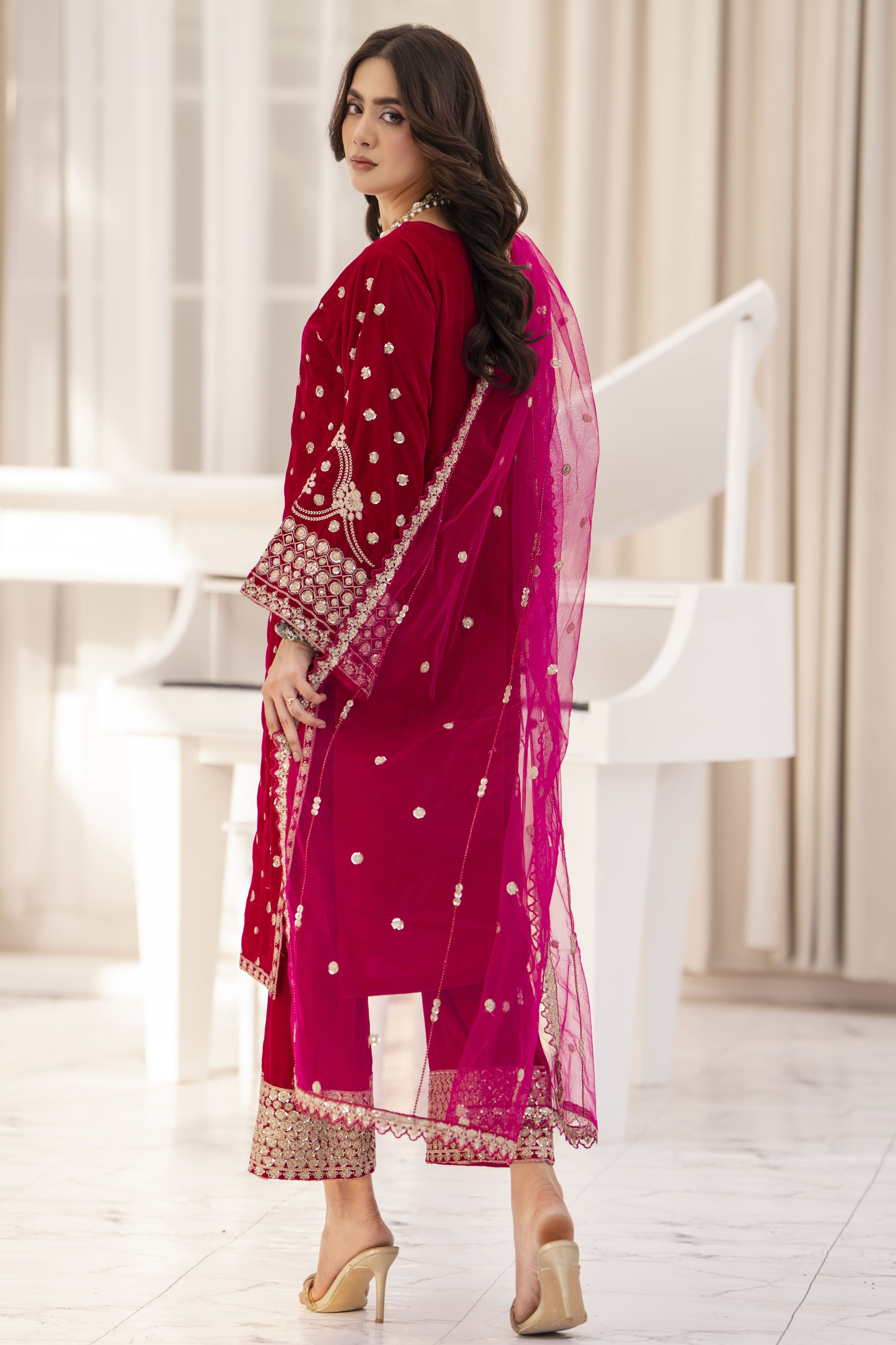 Makhmal by Gul Warun Shocking Pink 3pc Velvet Embroidered Suit MBG2