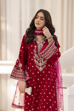 Makhmal by Gul Warun Shocking Pink 3pc Velvet Embroidered Suit MBG2
