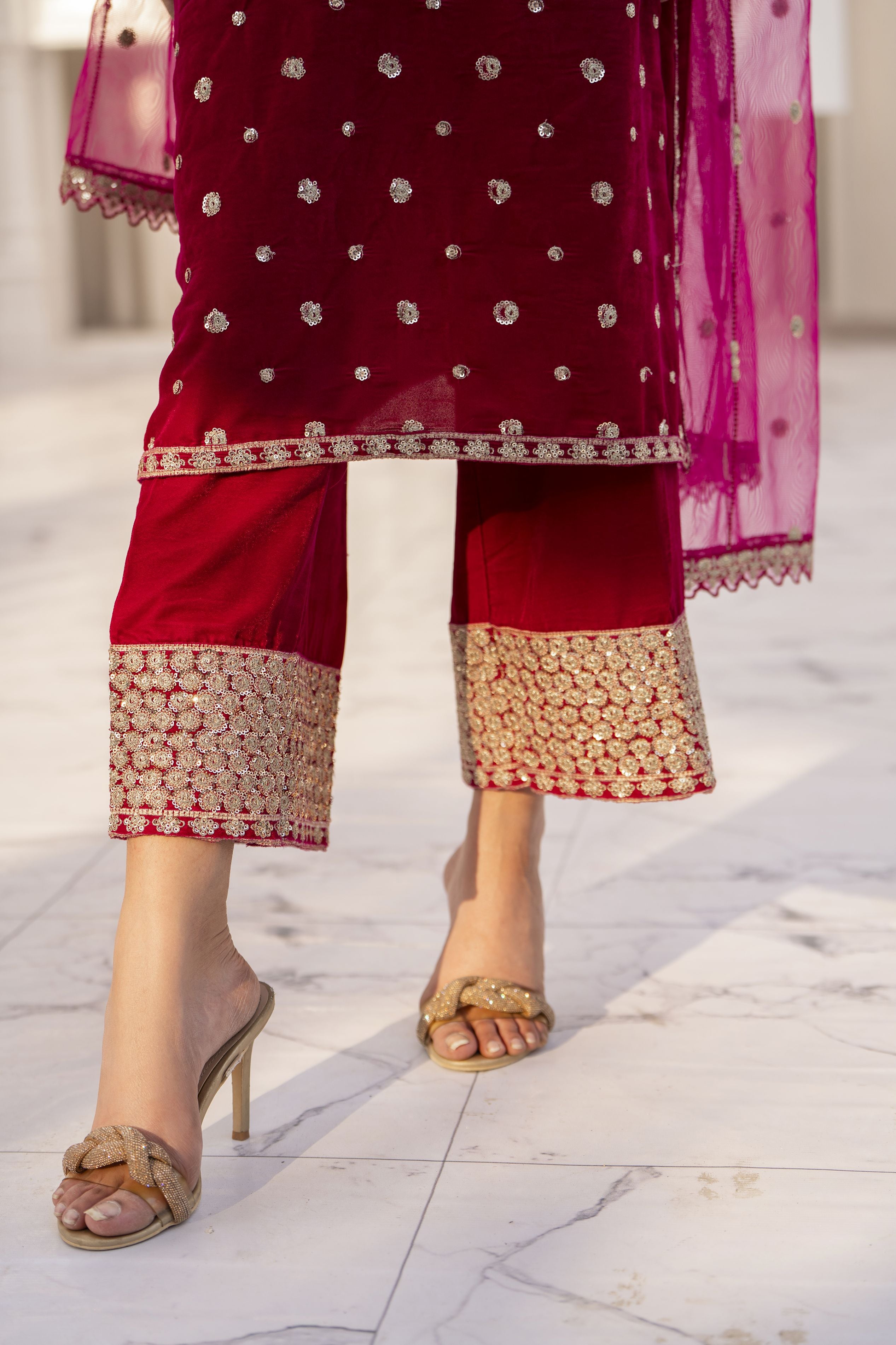 Makhmal by Gul Warun Shocking Pink 3pc Velvet Embroidered Suit MBG2