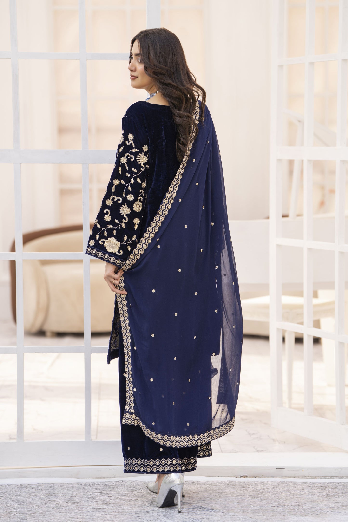 Makhmal by Gul Warun Navy Blue 3pc Velvet Embroidered Suit MBG4