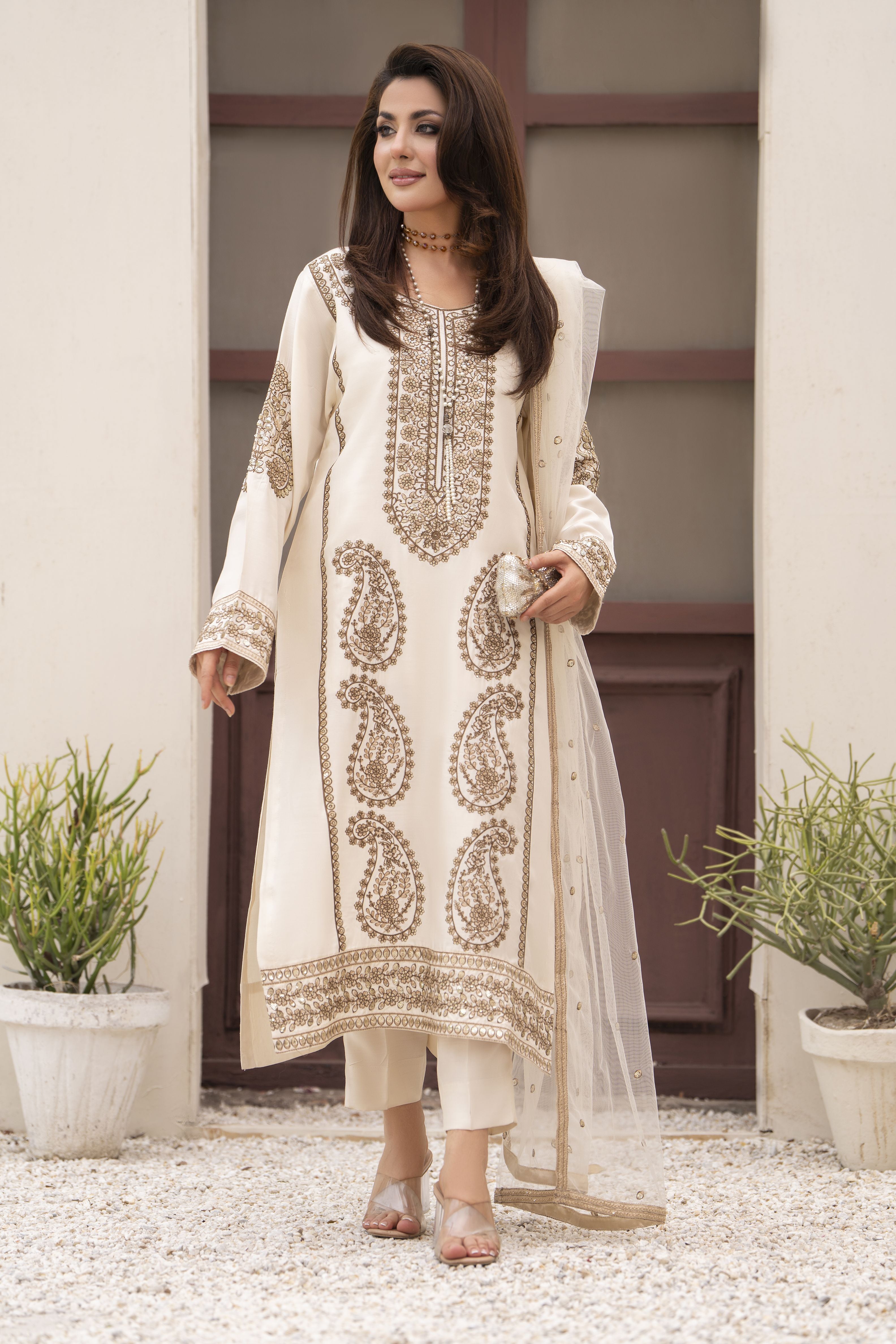 Zareen by Gul Warun 3pc Viscose Embroidered Suit – ZGW10