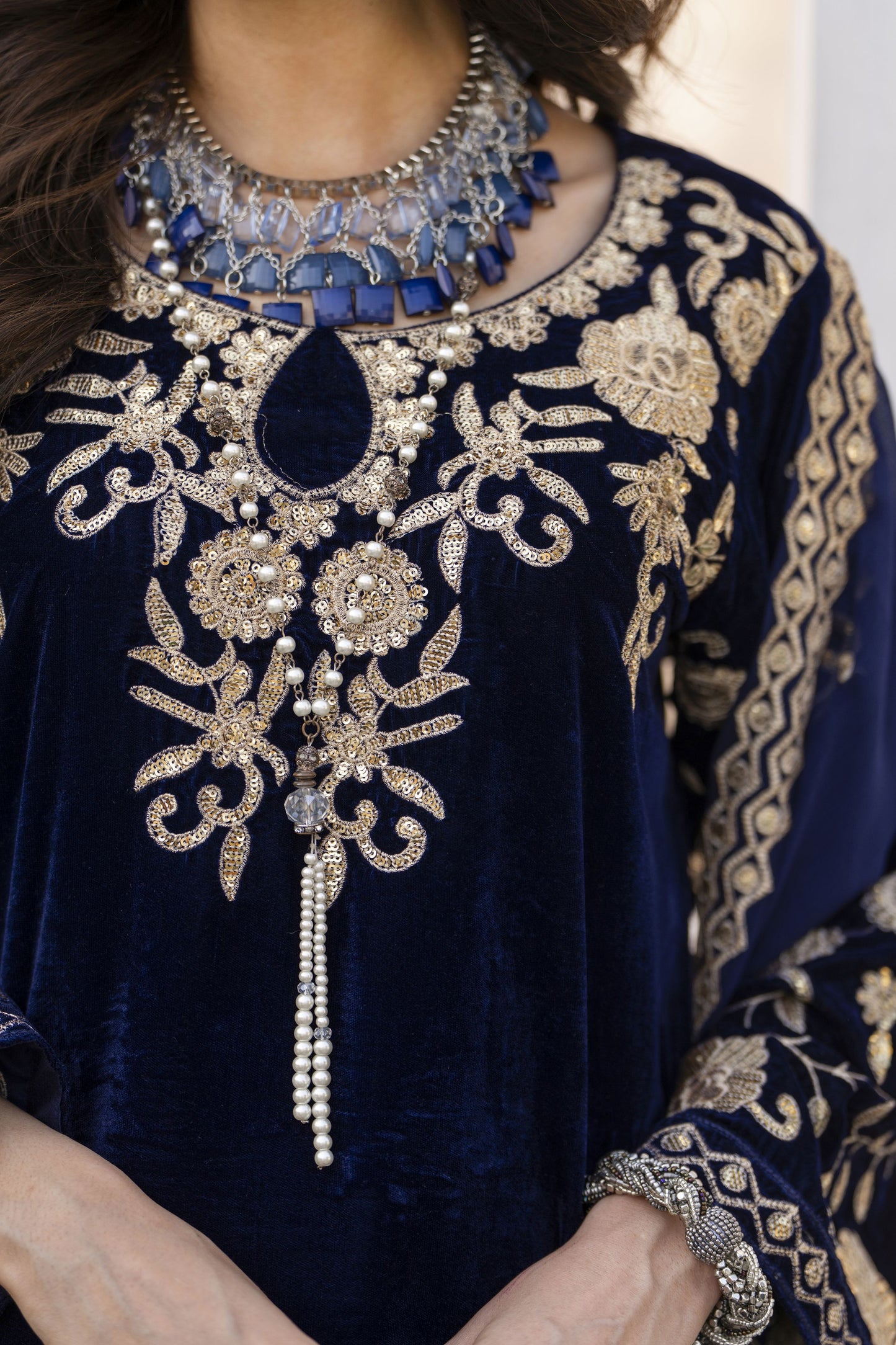 Makhmal by Gul Warun Navy Blue 3pc Velvet Embroidered Suit MBG4