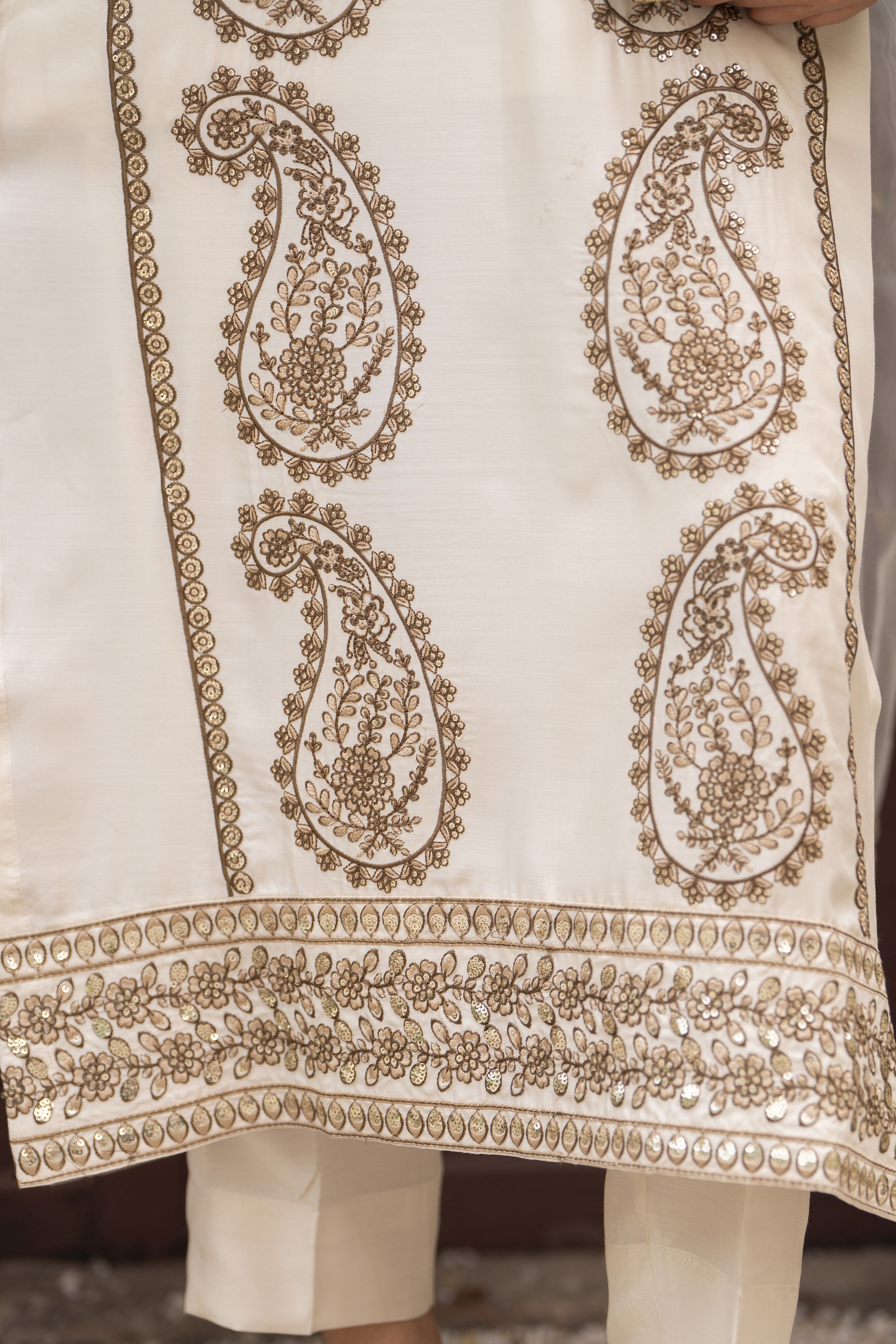 Zareen by Gul Warun 3pc Viscose Embroidered Suit – ZGW10