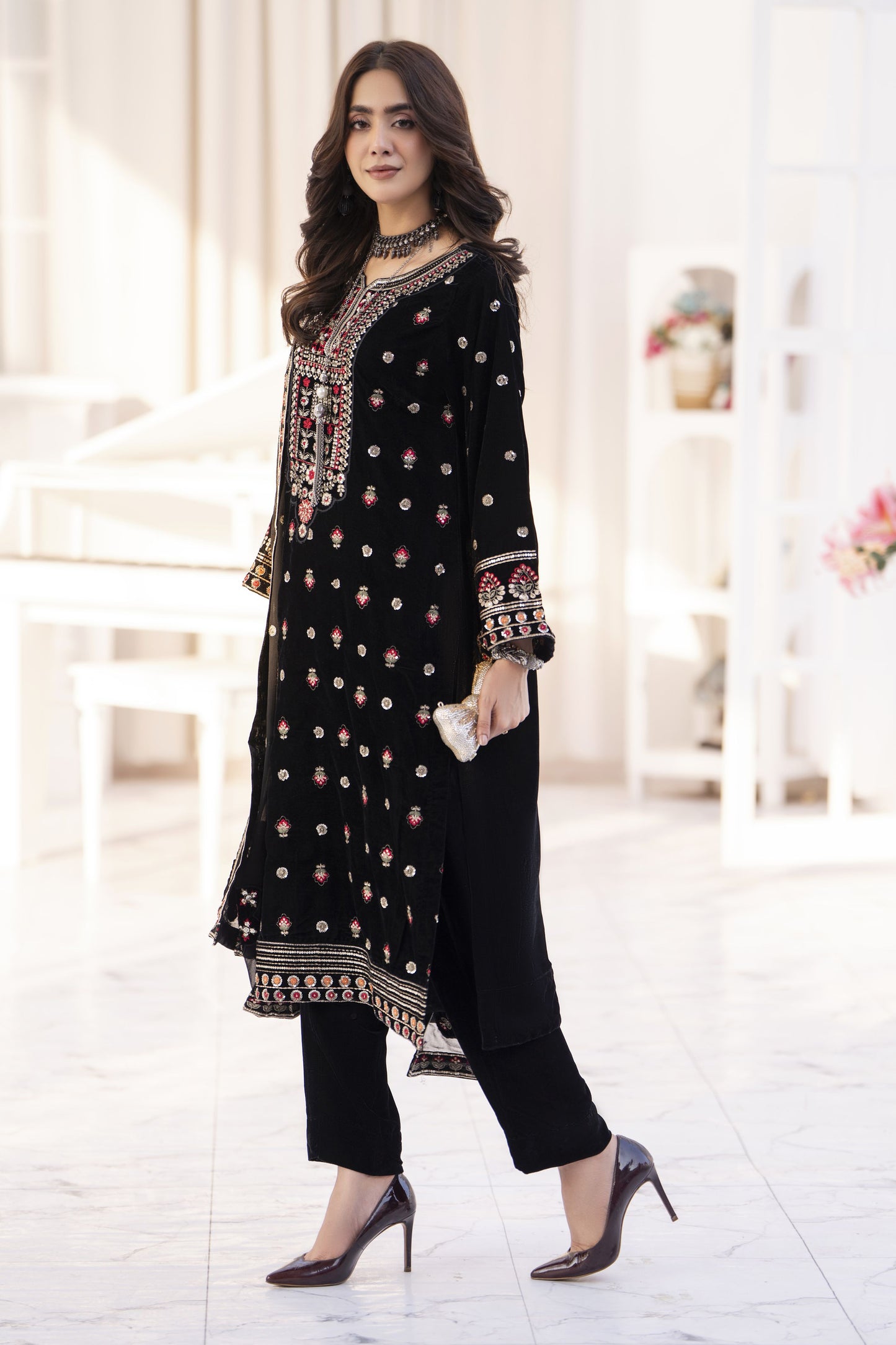 Makhmal by Gul Warun Black 3pc Velvet Embroidered Suit MBG1