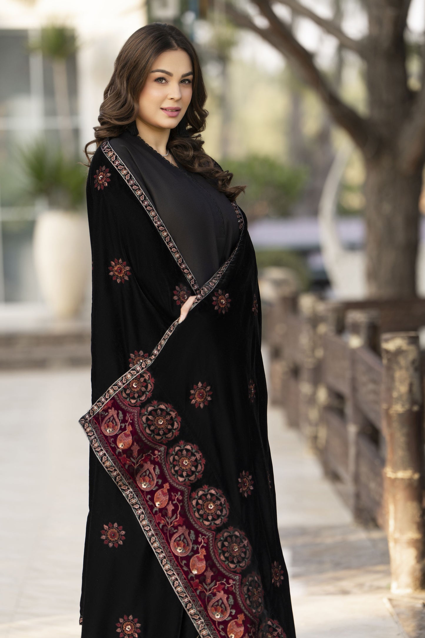 Embroidered Velvet Shawl for Women – Black & Contrast Border VS4
