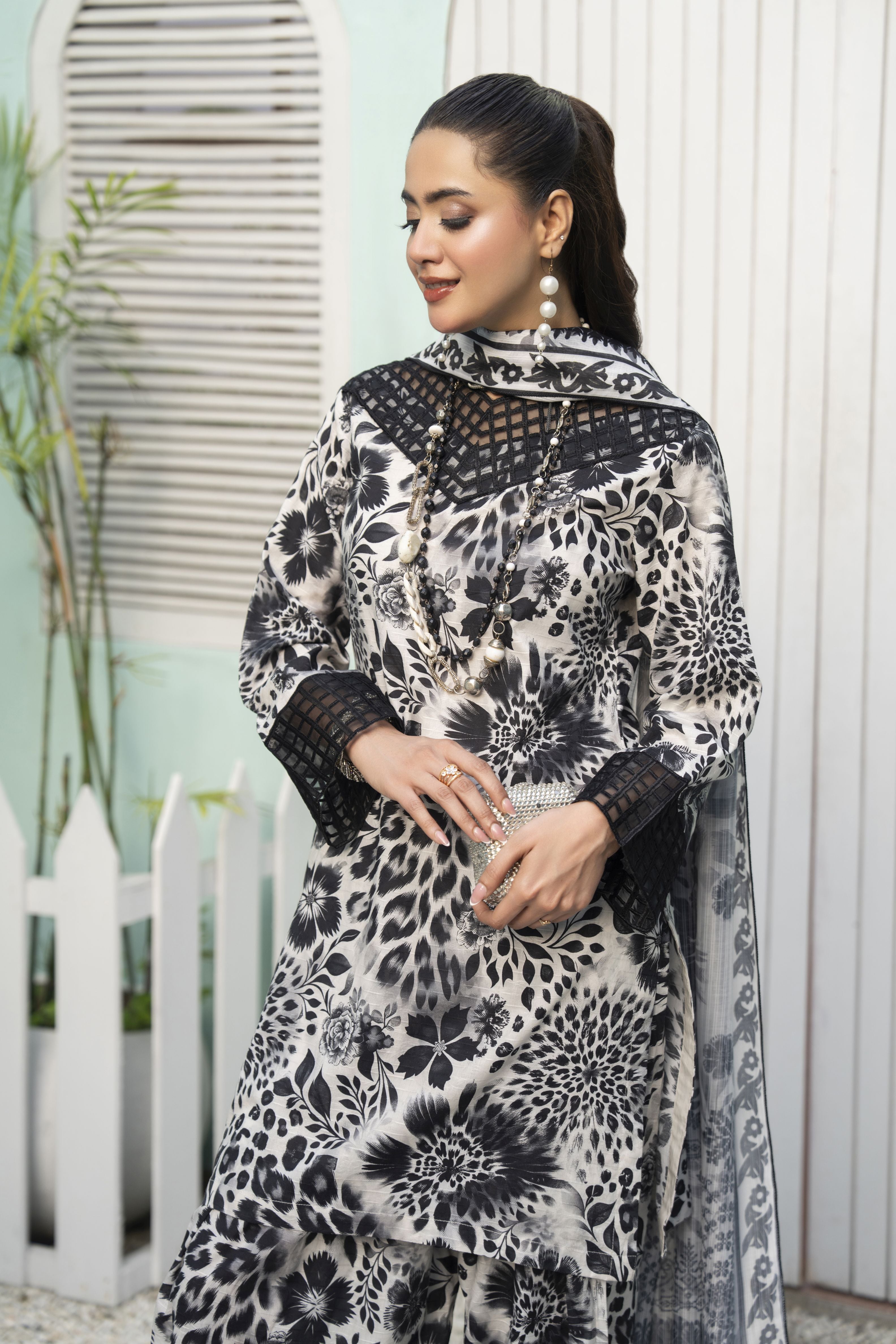 ZAIWA LAWN 3PC READY TO WEAR FARSHI SHALWAR SUIT ZWL25