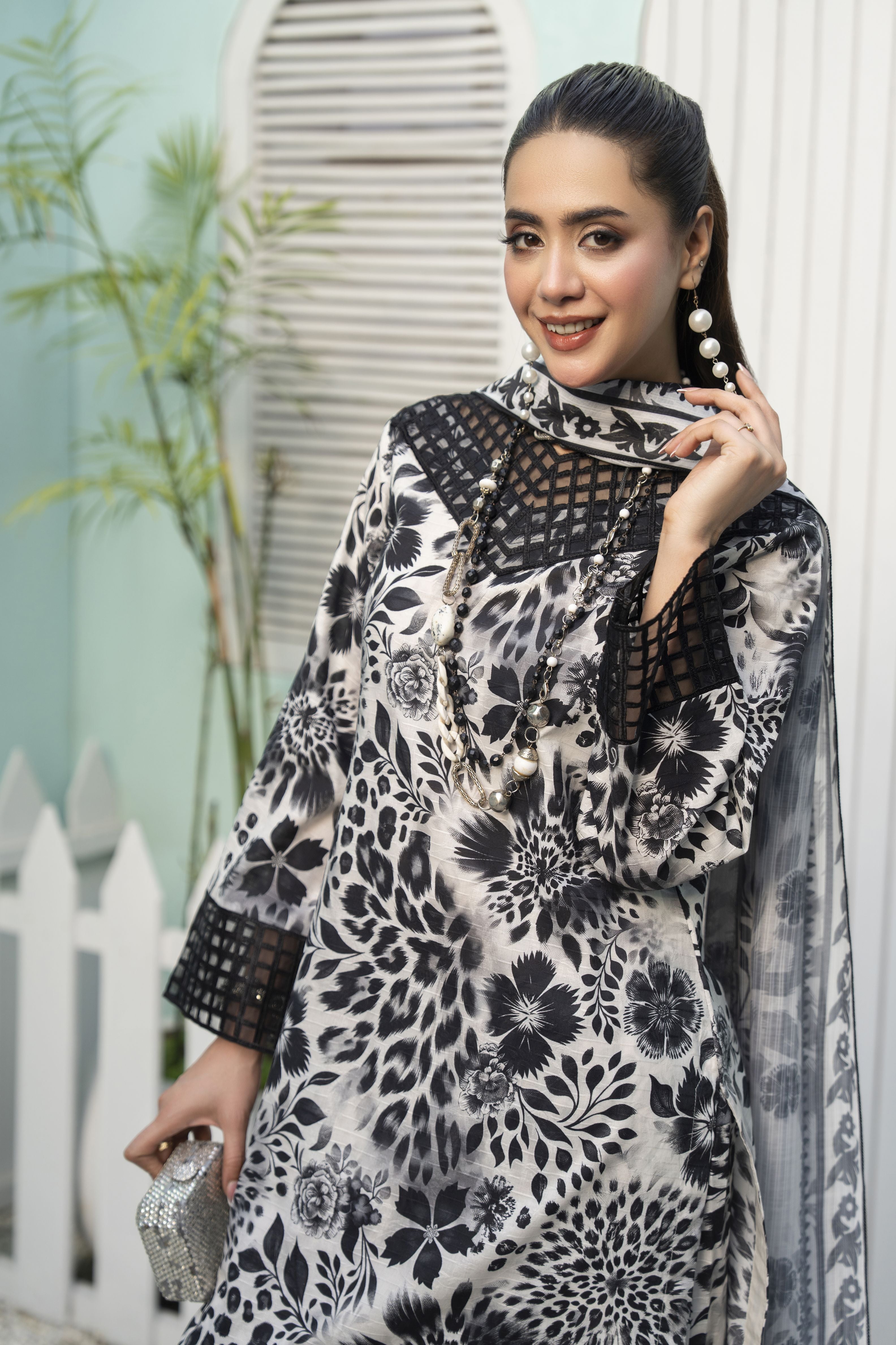 ZAIWA LAWN 3PC READY TO WEAR FARSHI SHALWAR SUIT ZWL25
