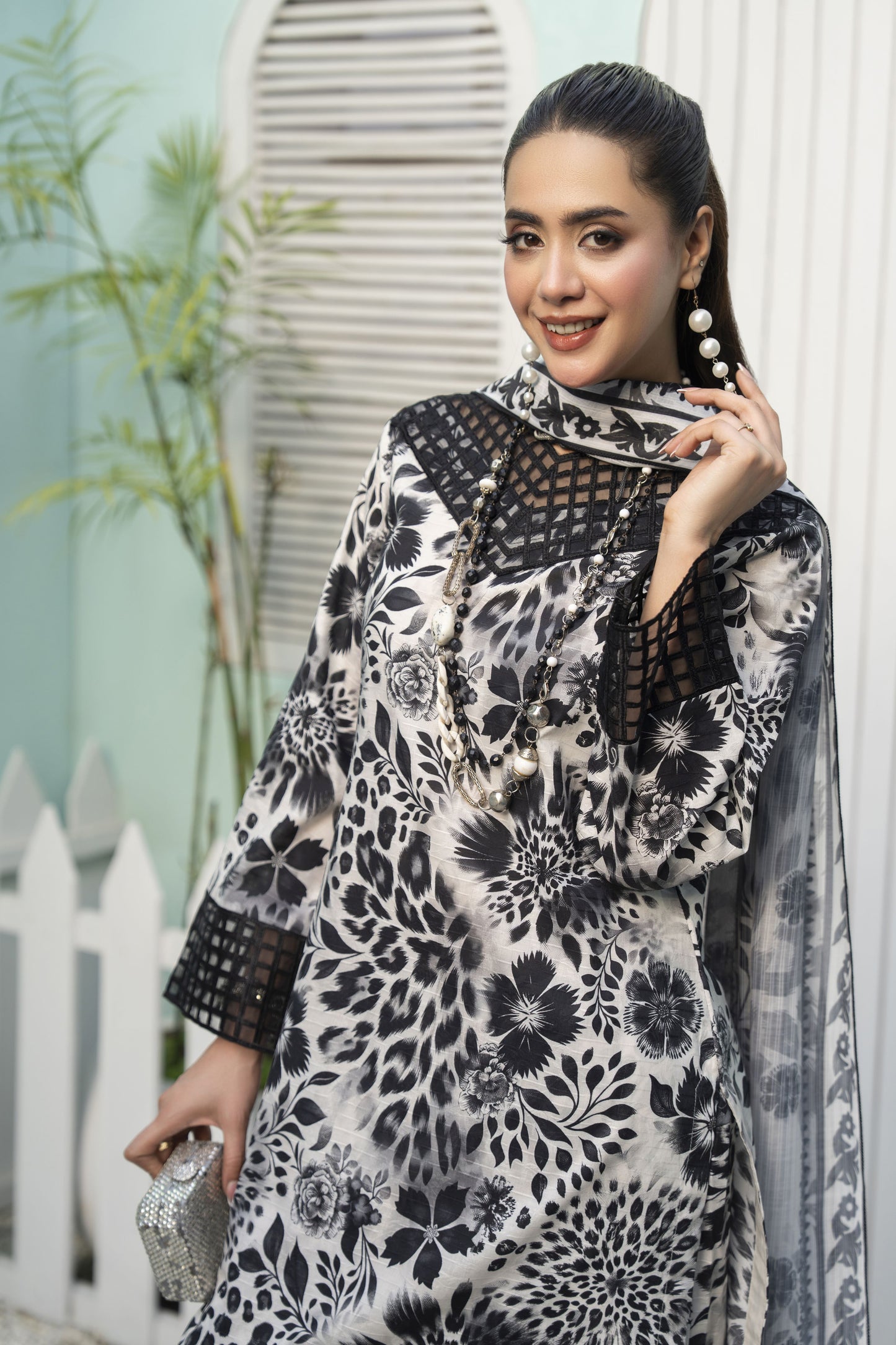 ZAIWA LAWN 3PC READY TO WEAR FARSHI SHALWAR SUIT ZWL25