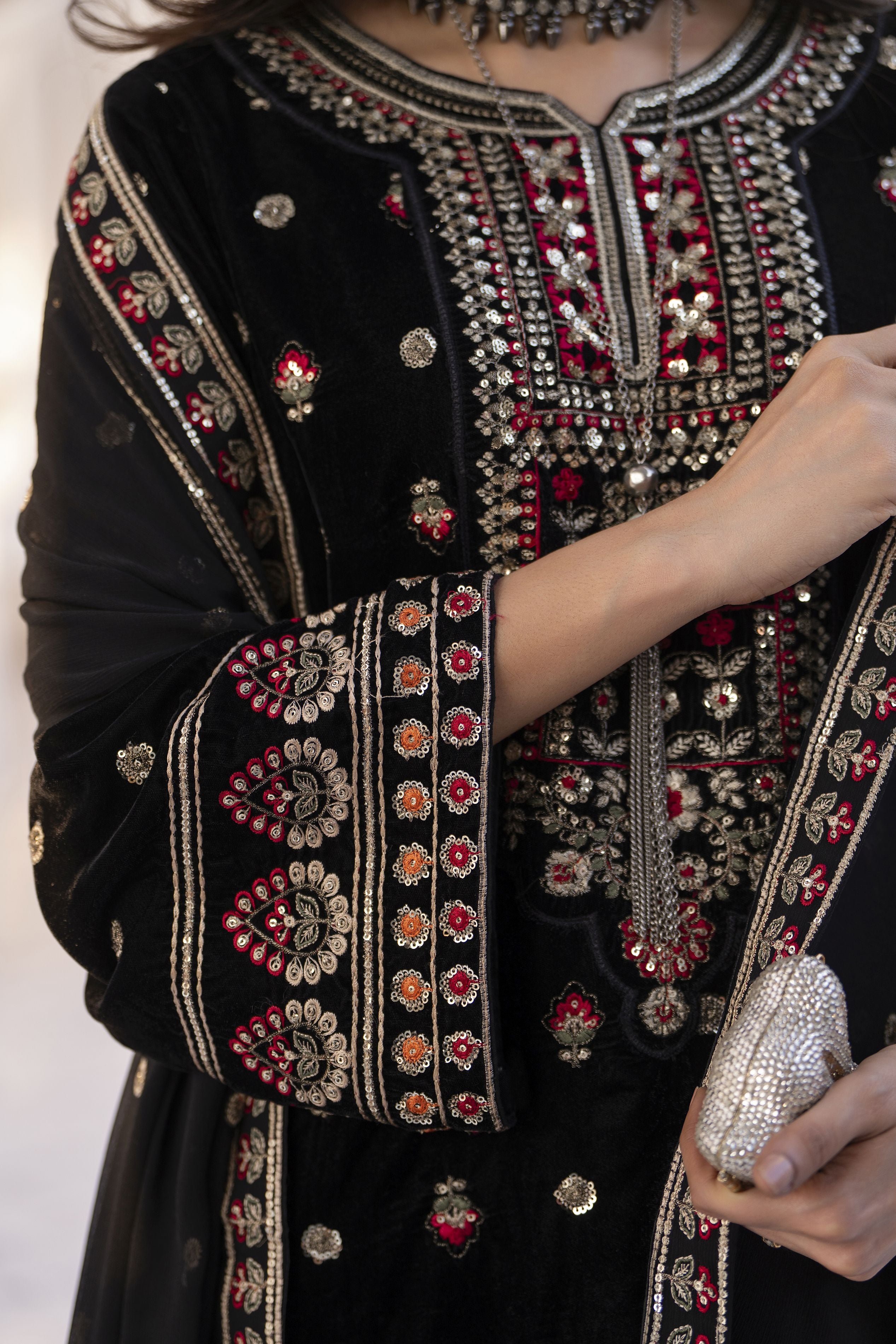 Makhmal by Gul Warun Black 3pc Velvet Embroidered Suit MBG1