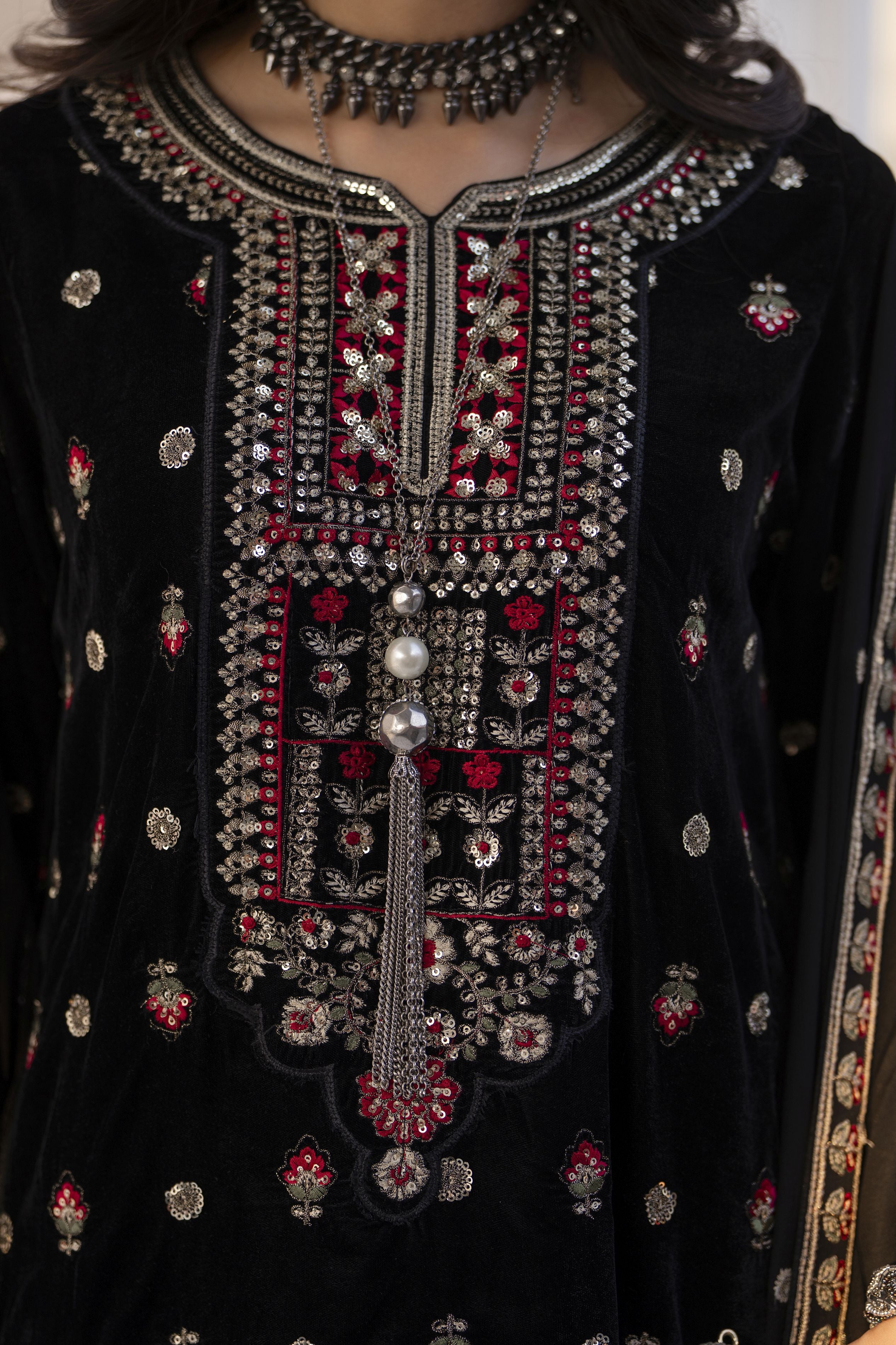 Makhmal by Gul Warun Black 3pc Velvet Embroidered Suit MBG1