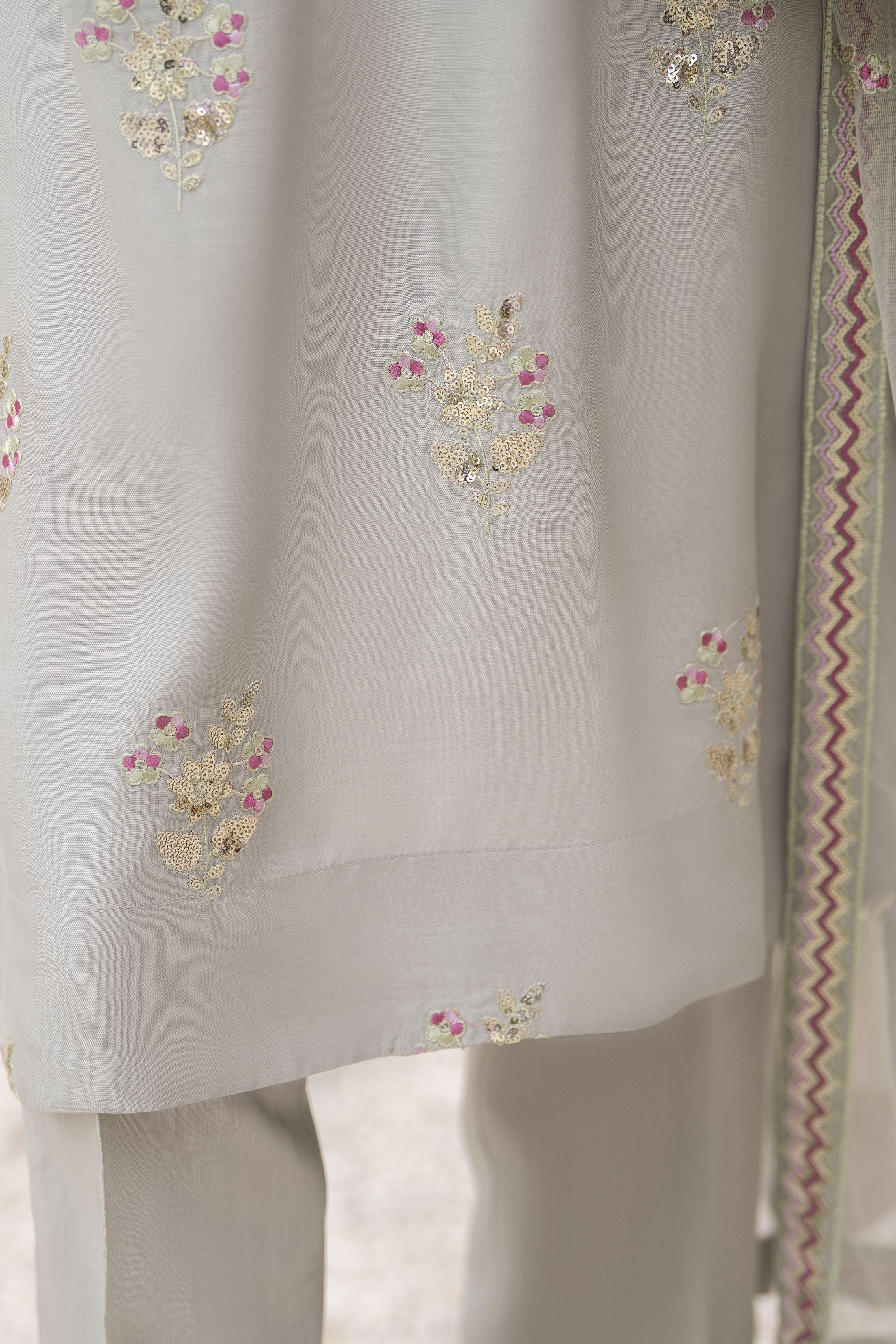 Zareen by Gul Warun 3pc Viscose Embroidered Suit – ZGW4