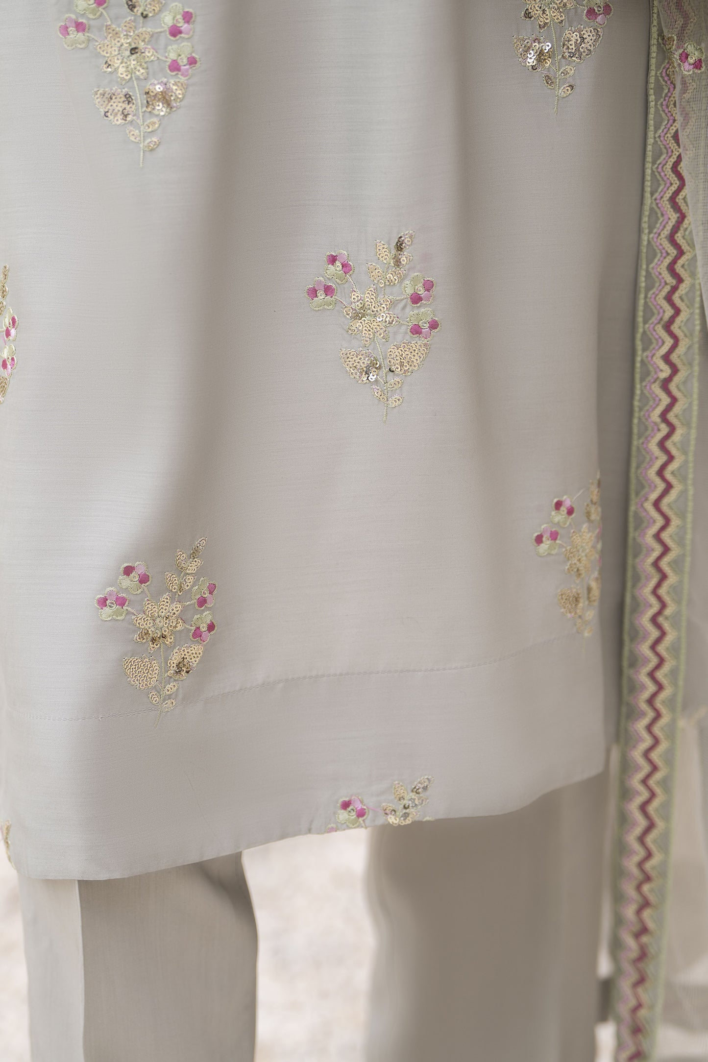 Zareen by Gul Warun 3pc Viscose Embroidered Suit – ZGW4