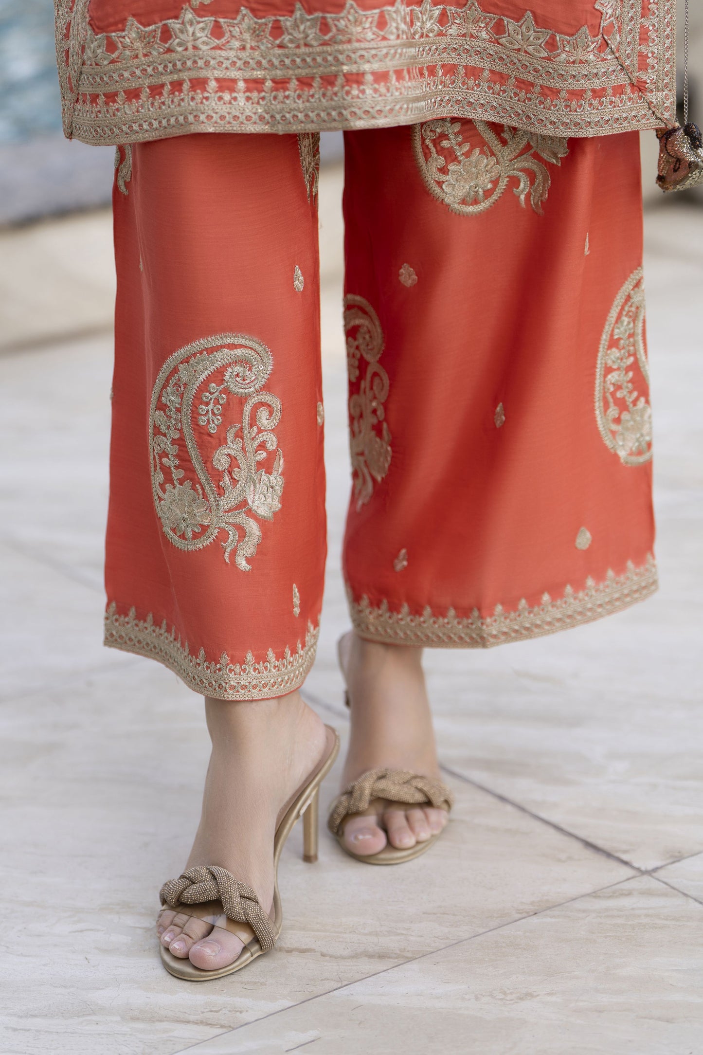 Glow by Hemline – Embroidered Viscose Ready-to-Wear 2PC Suit Glow3