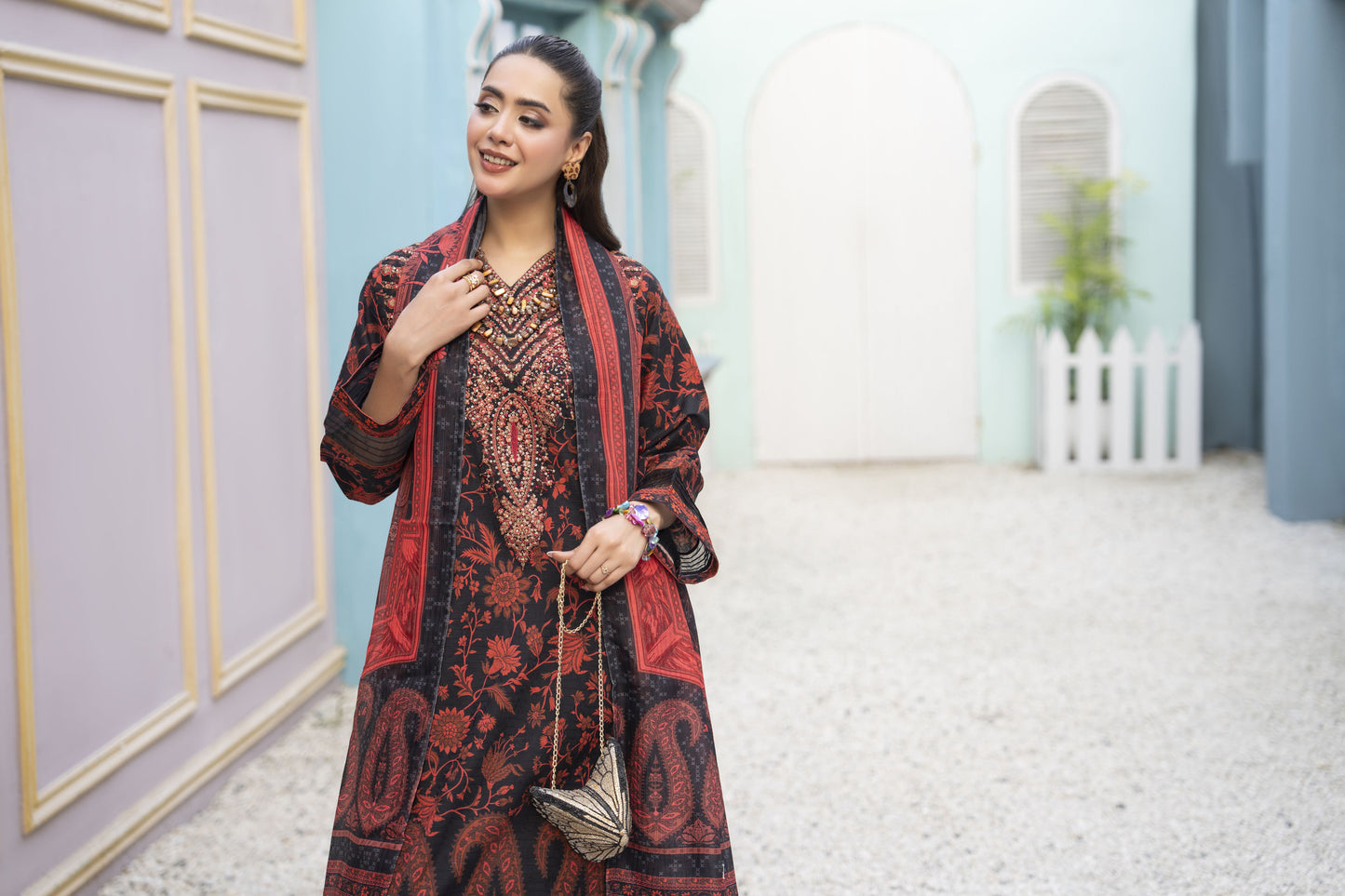 ZAIWA EMBROIDERED LAWN 3PC READY TO WEAR SUIT ZWL26