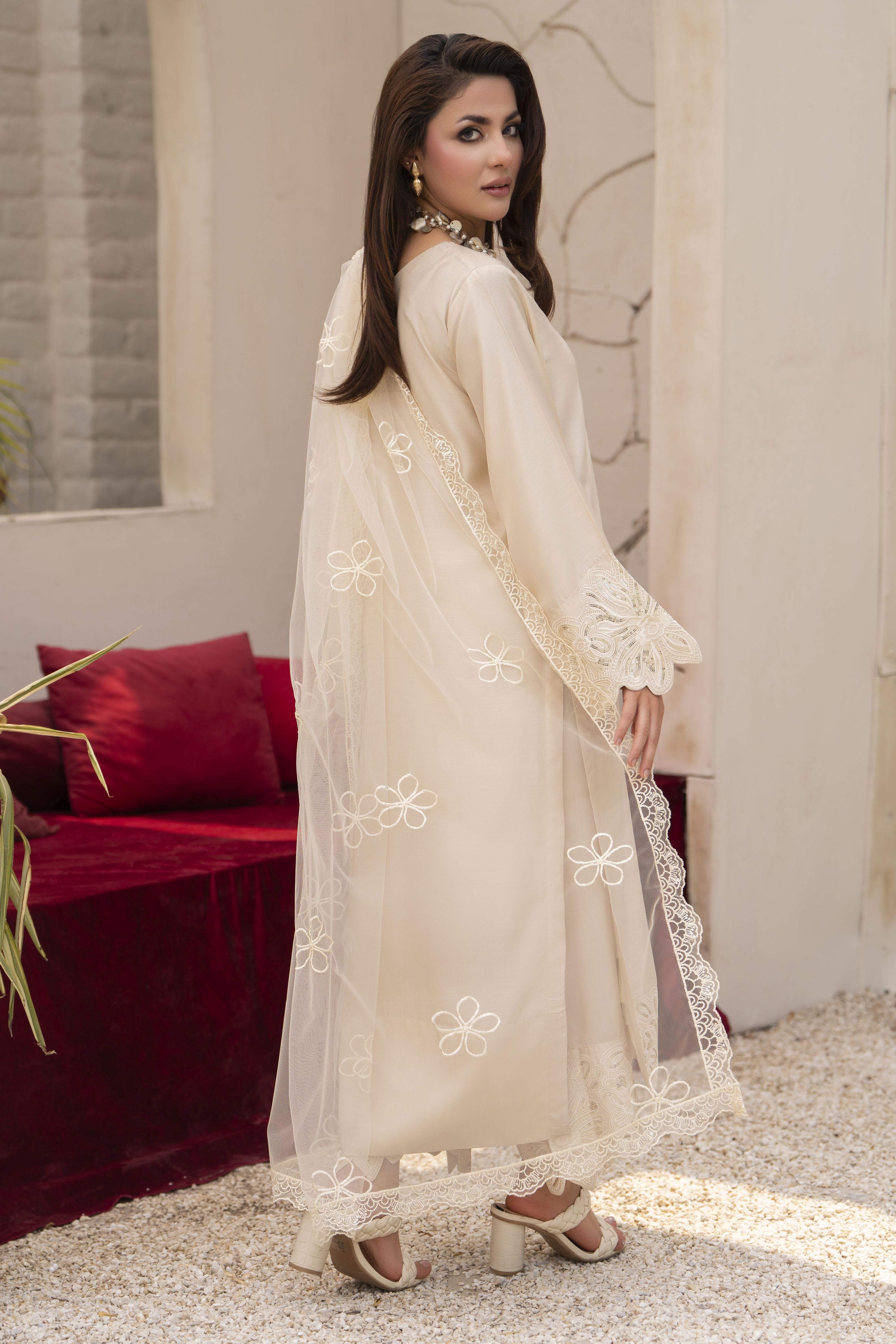 Zareen by Gul Warun 3pc Viscose Embroidered Suit – ZGW3