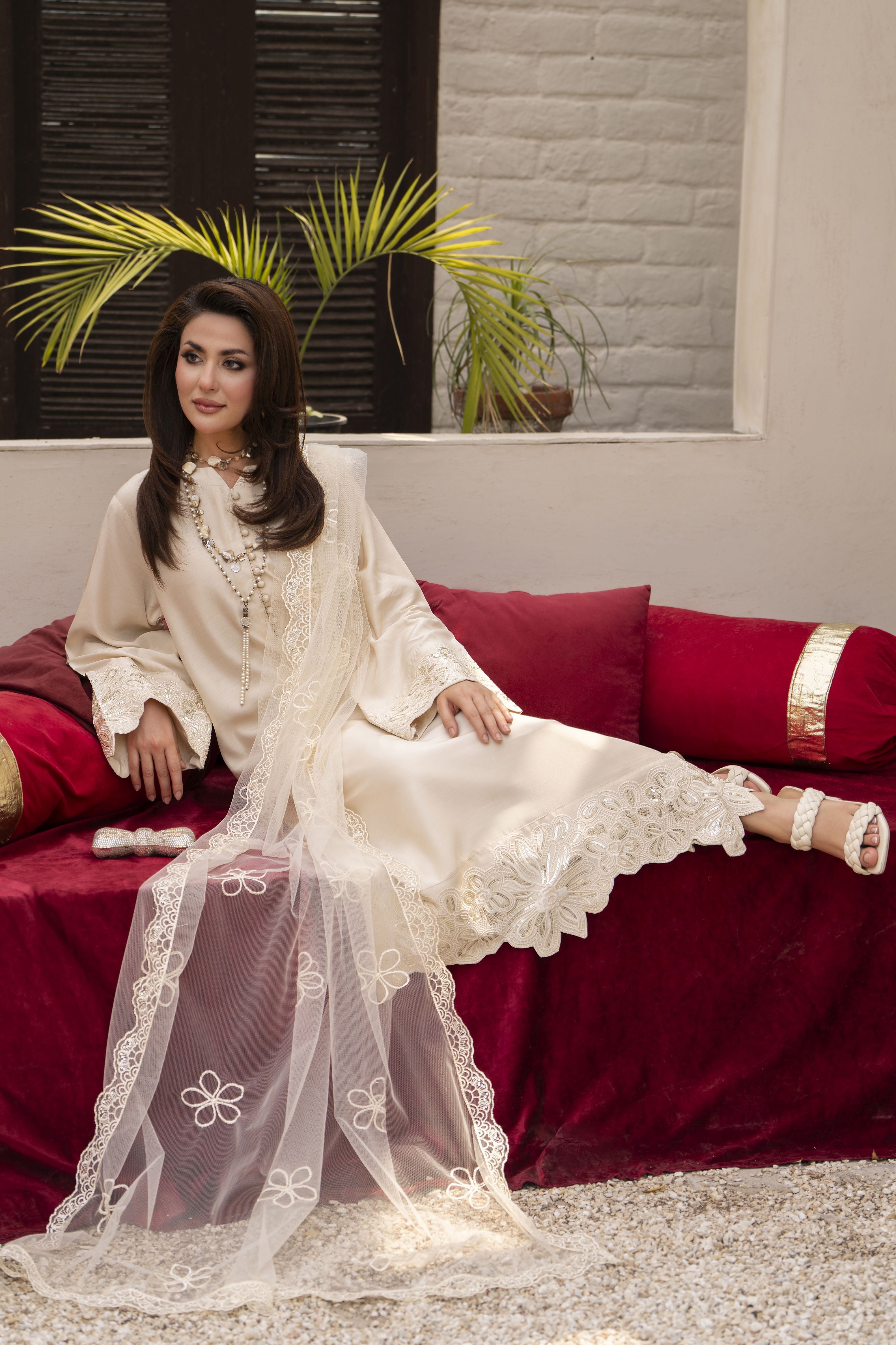 Zareen by Gul Warun 3pc Viscose Embroidered Suit – ZGW3