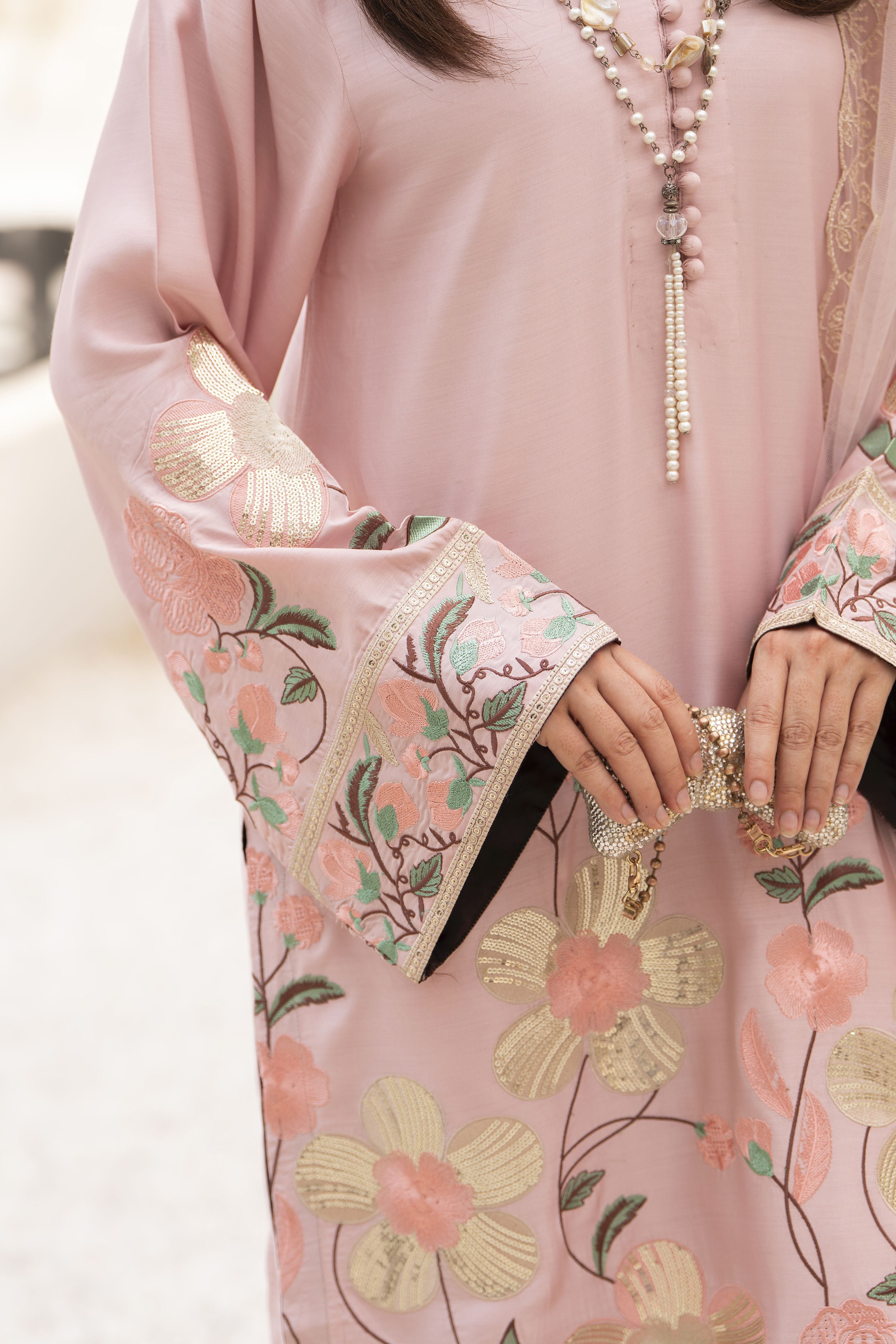 Zareen by Gul Warun 3pc Viscose Embroidered Suit – ZGW1