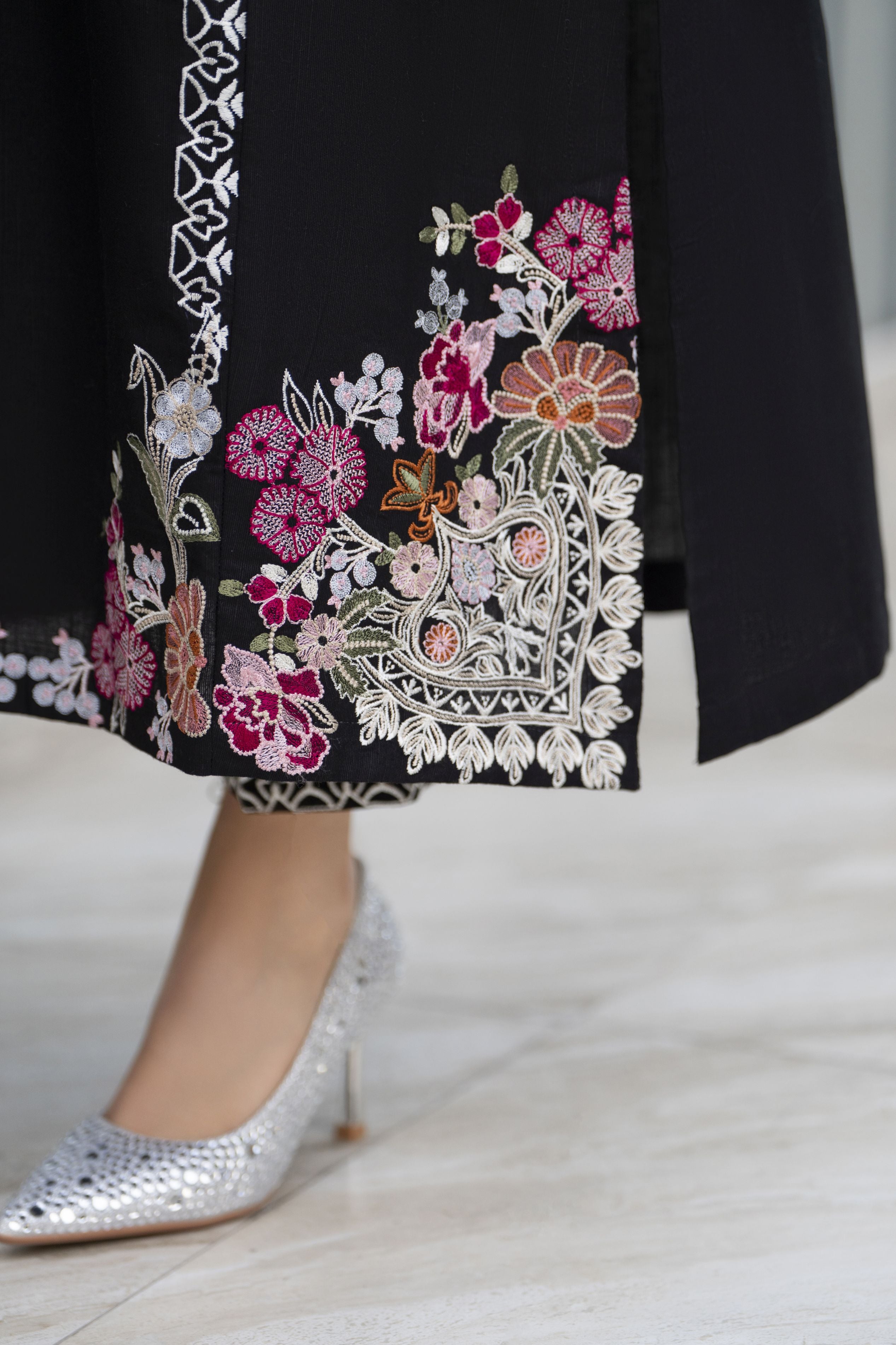 Zaiwa 3pc Khaddar Embroidered Long Shirt Suit with Printed Shawl ZWL14