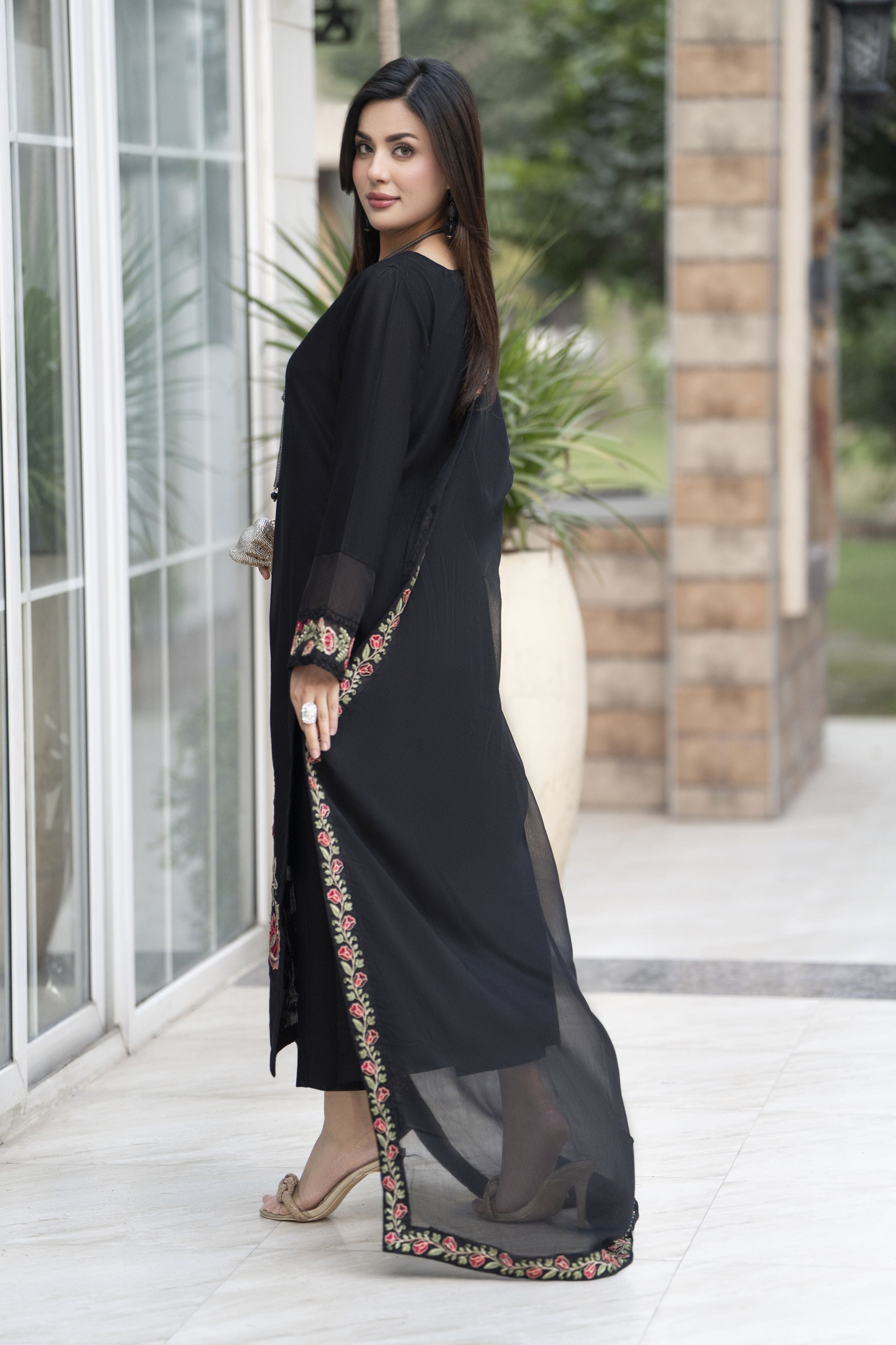 Zaiwa 3pc Khaddar Embroidered Long Shirt Suit with Chiffon Dupatta ZWL15