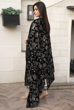 Luxury Embroidered Velvet Shawl for Women – Black VS9